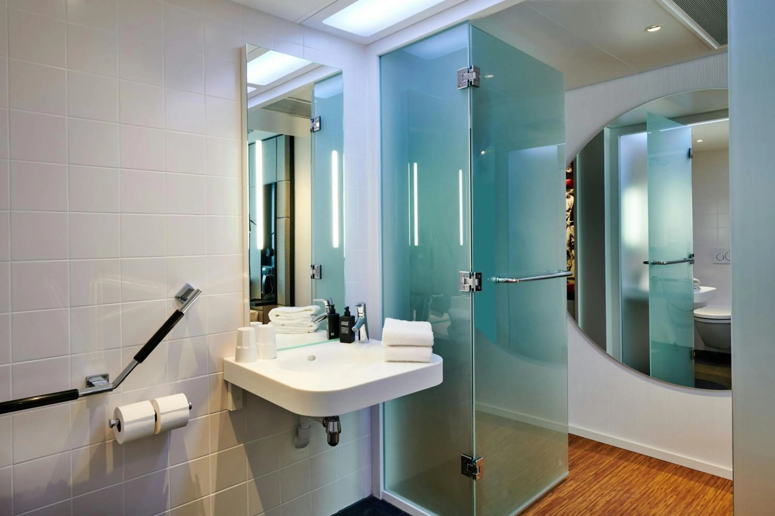 Bedroom in citizenM Paris Opera