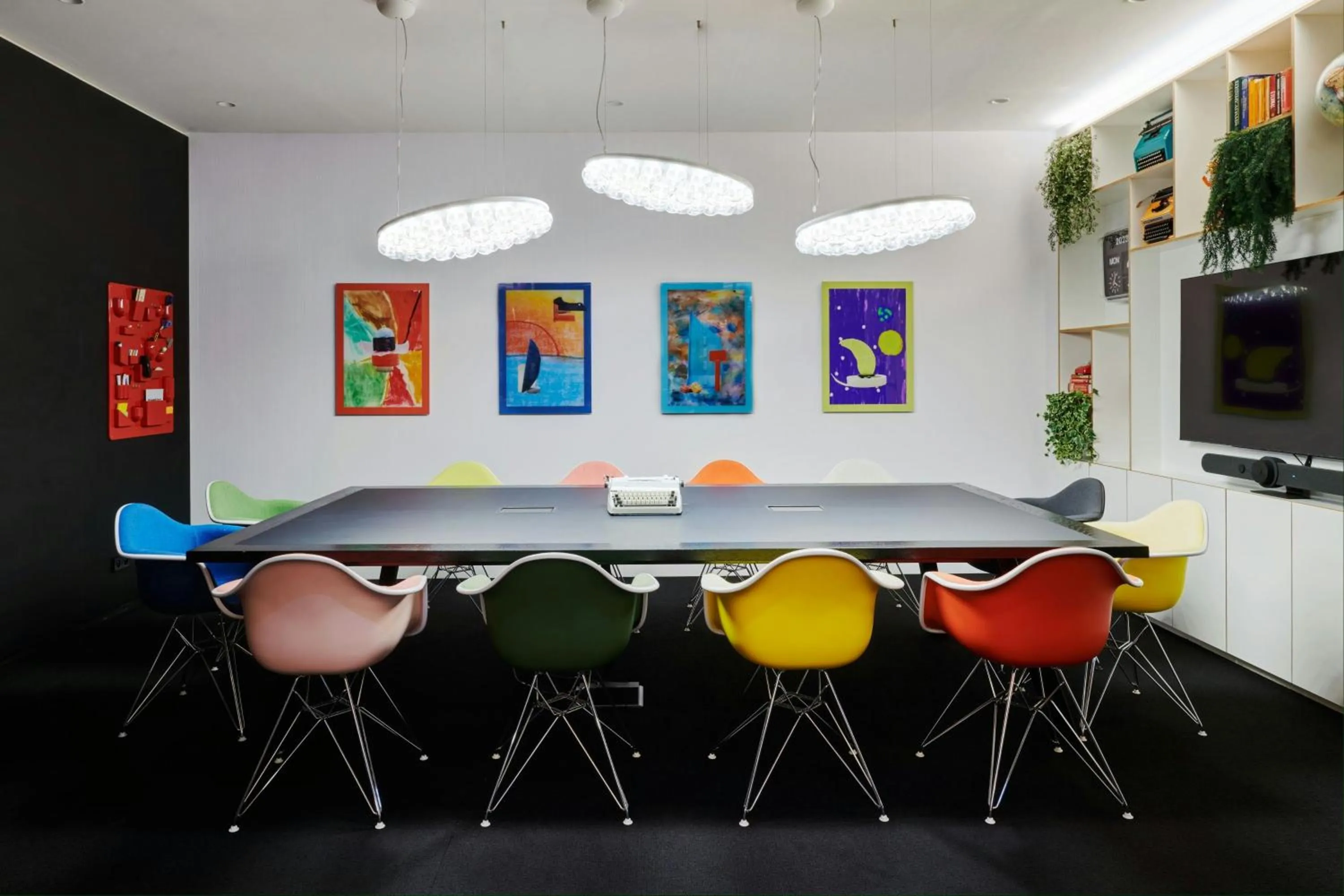 Meeting/conference room in citizenM Paris Opera
