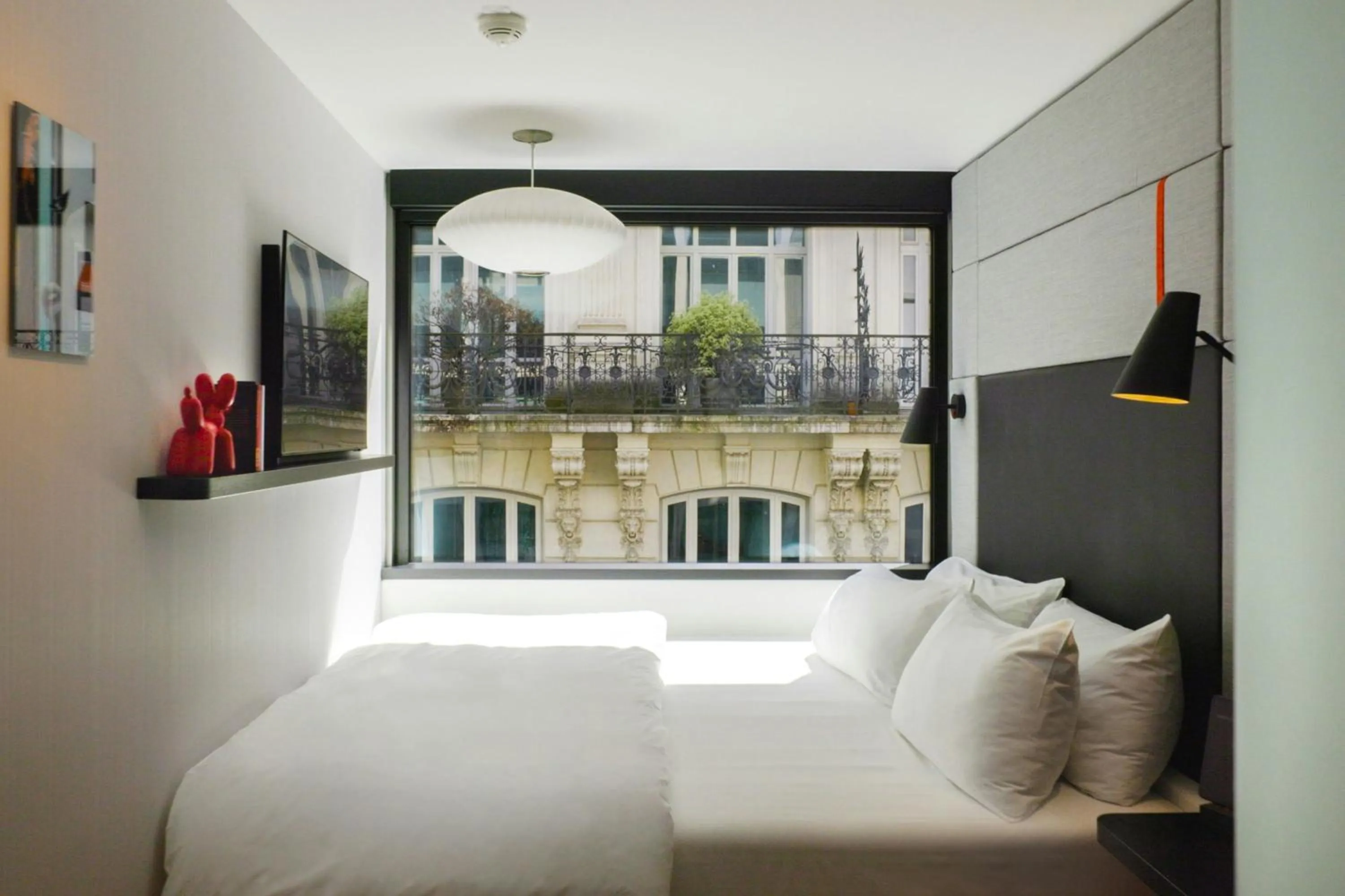 Bedroom, Bed in citizenM Paris Opera