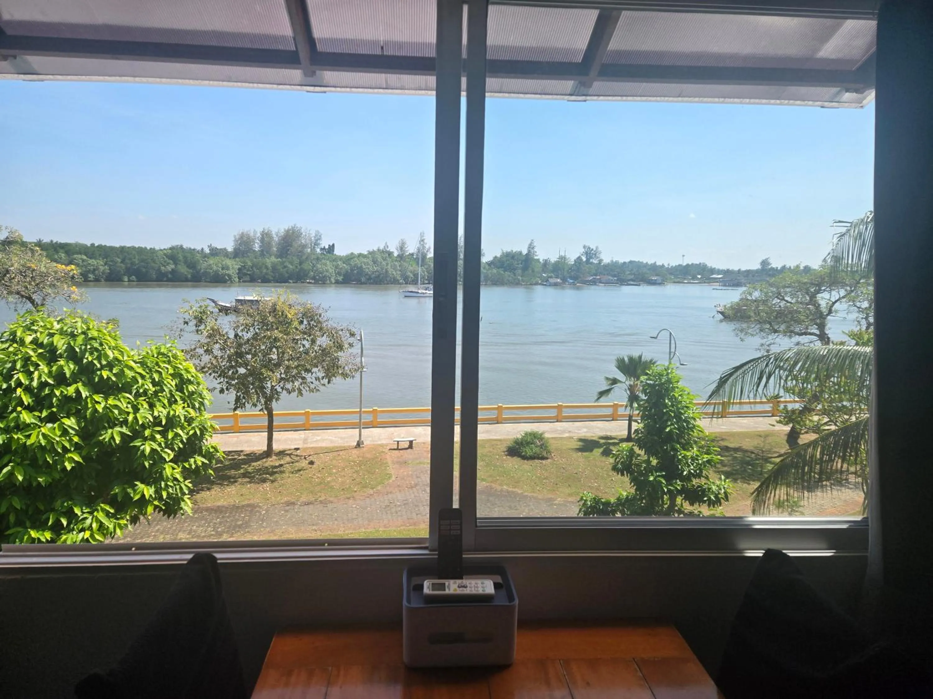 Funky Crab The River