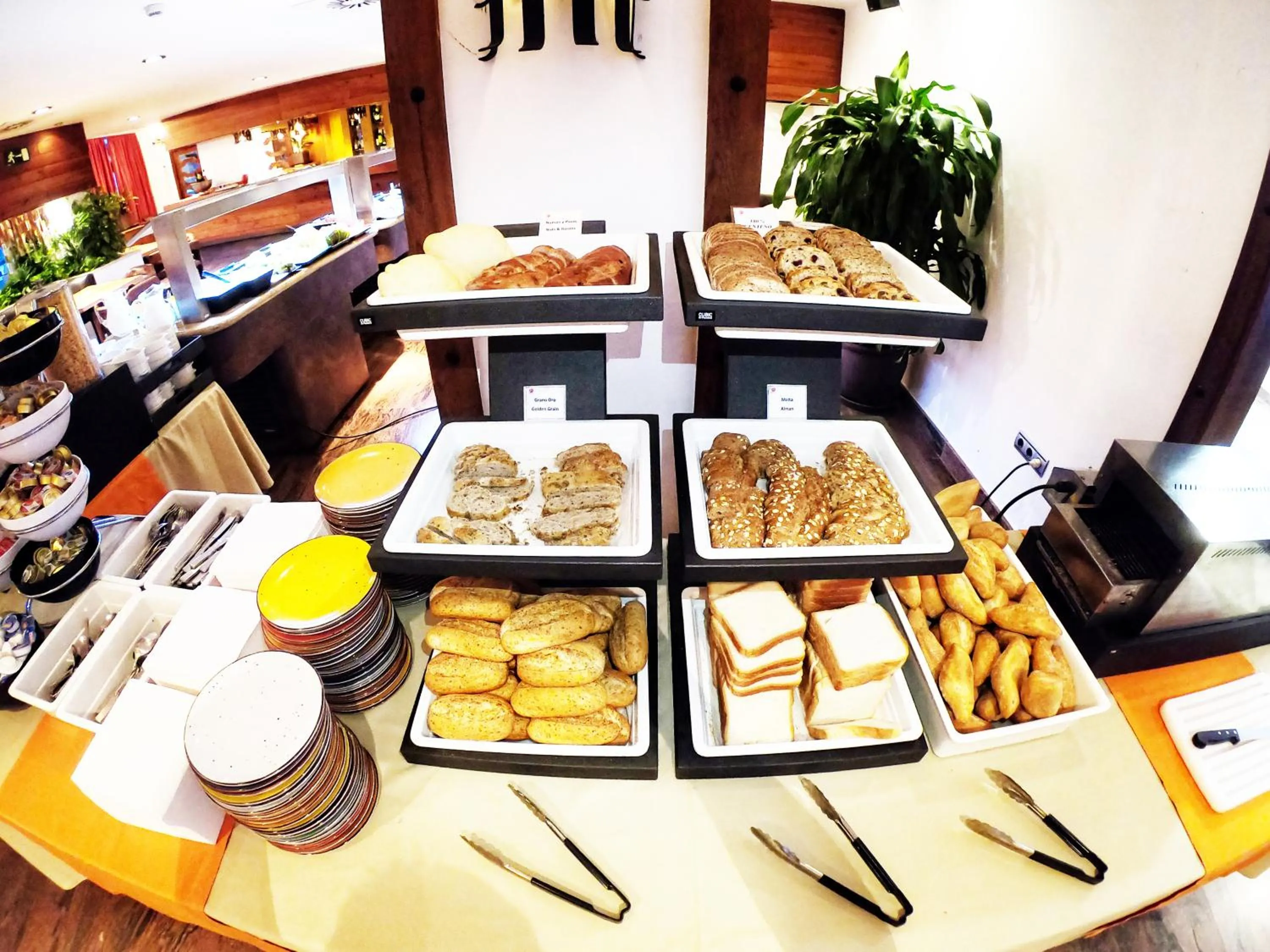 Breakfast in Hotel Apartamentos Bajondillo