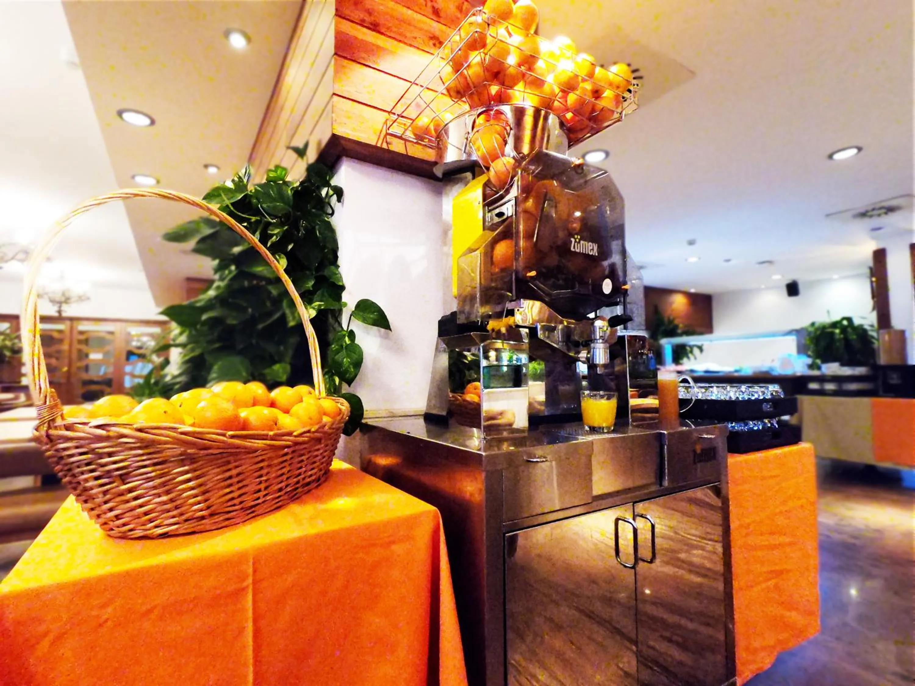 Buffet breakfast in Hotel Apartamentos Bajondillo