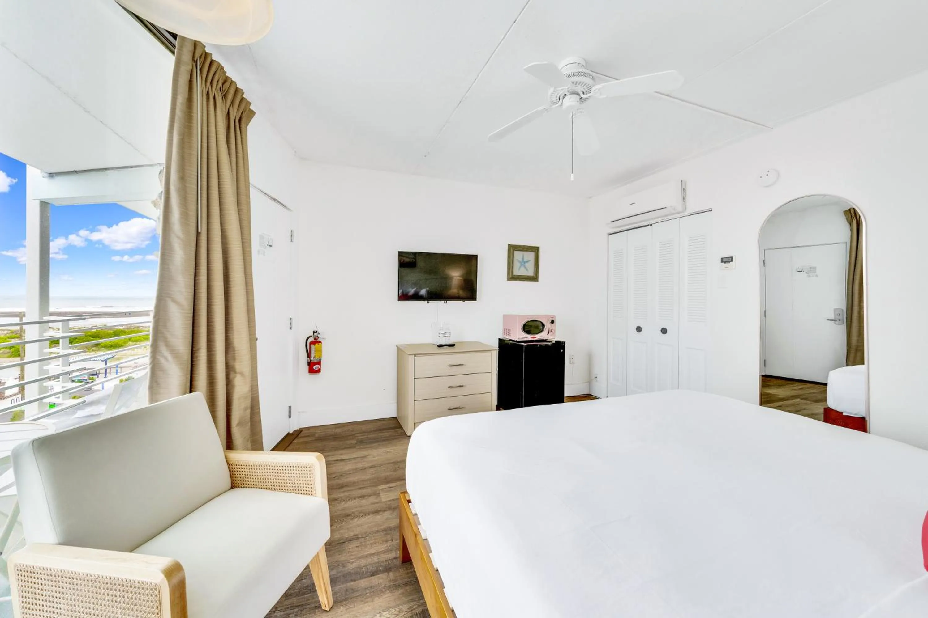 Bedroom, Bed in Madison Resort Wildwood Crest