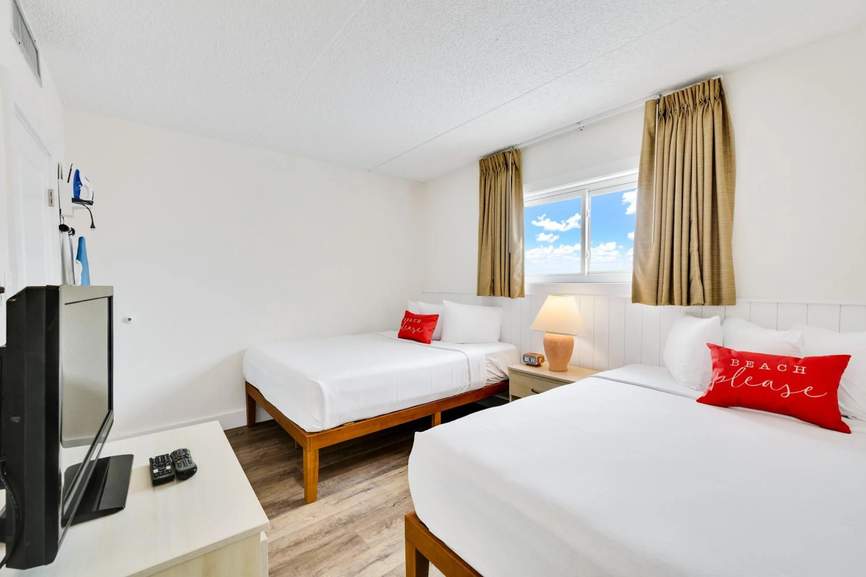 Bedroom, Bed in Madison Resort Wildwood Crest