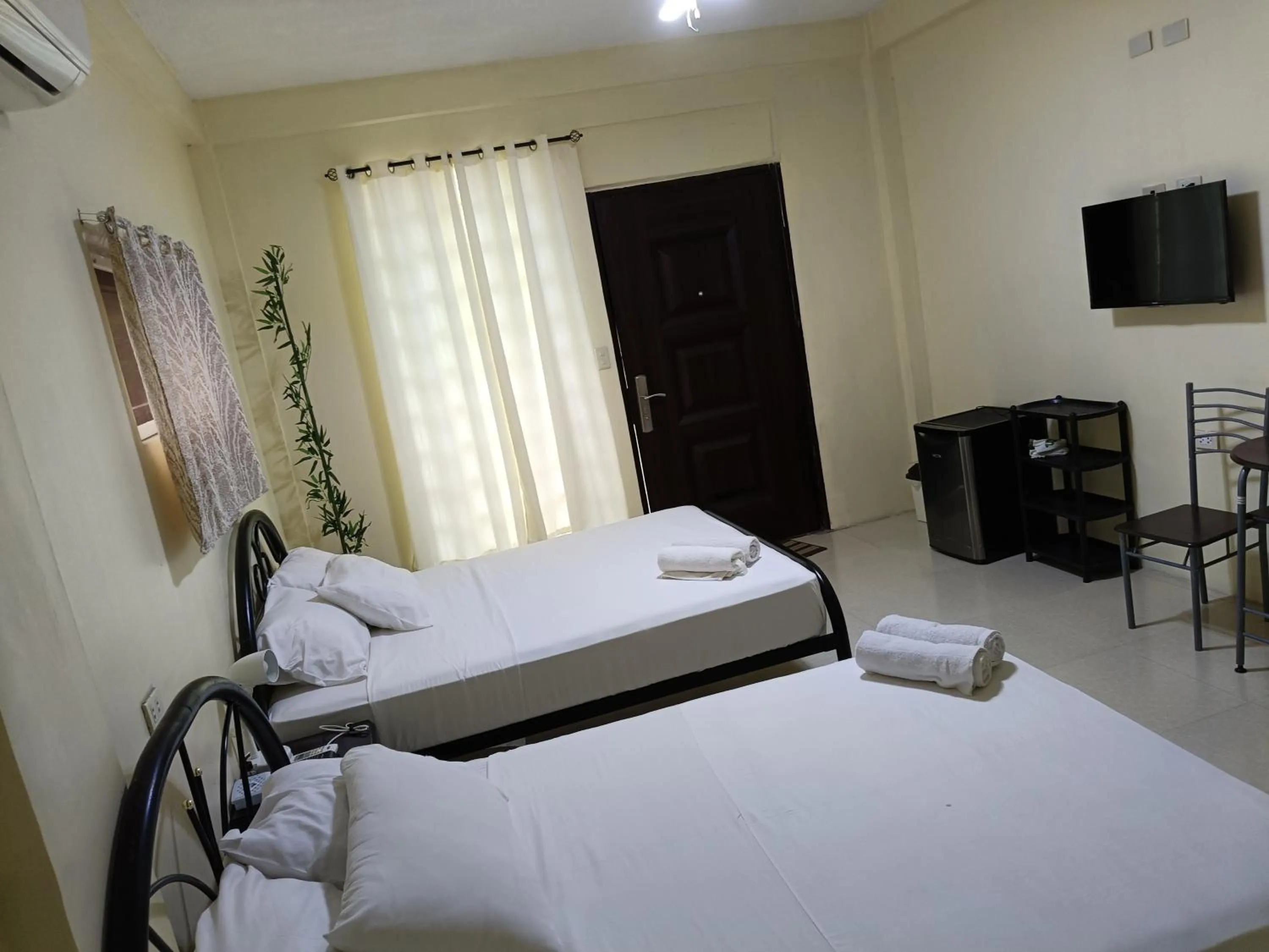 Deluxe Queen Room in Hidaway Resort