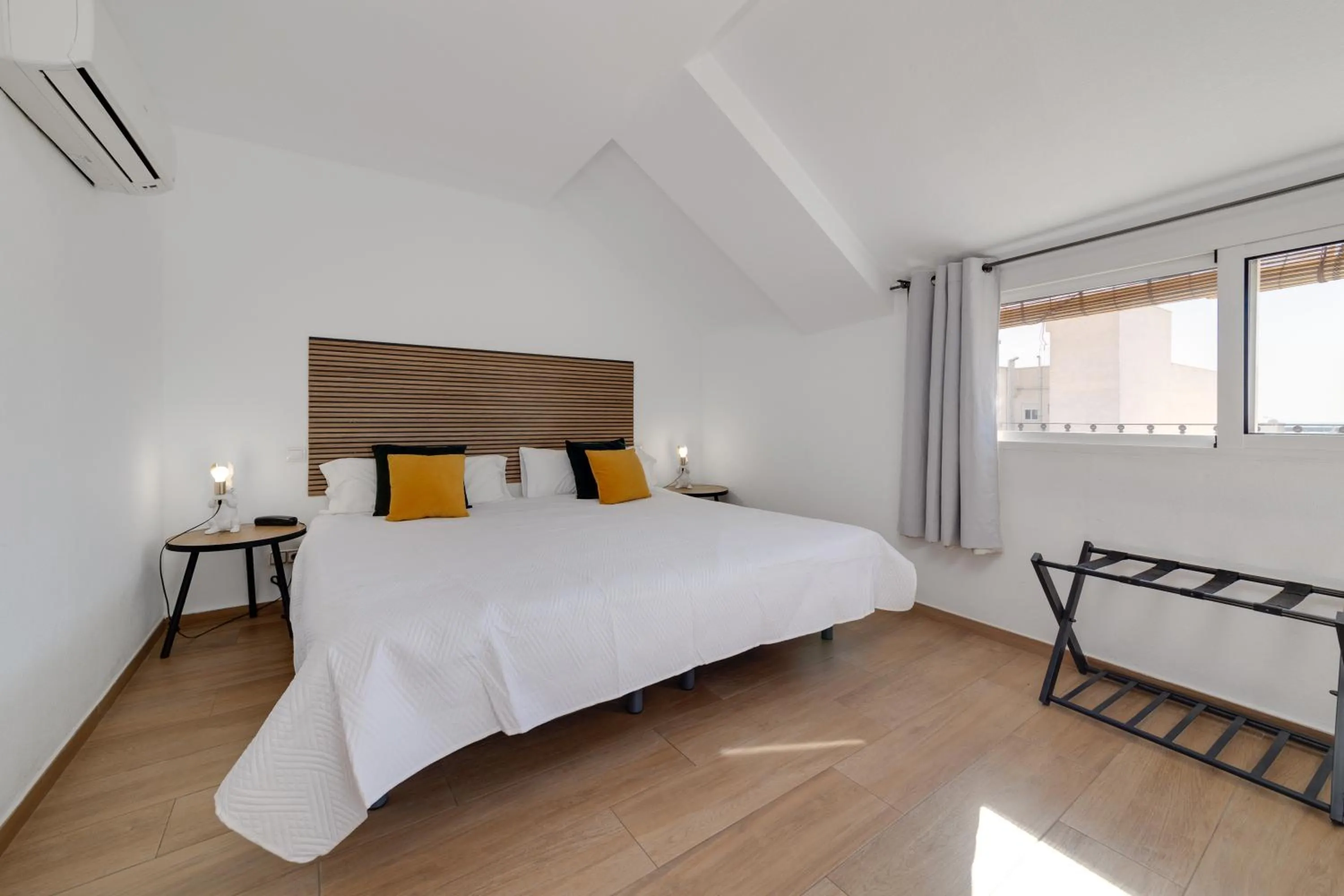 Photo of the whole room, Bed in Hotel Madrid