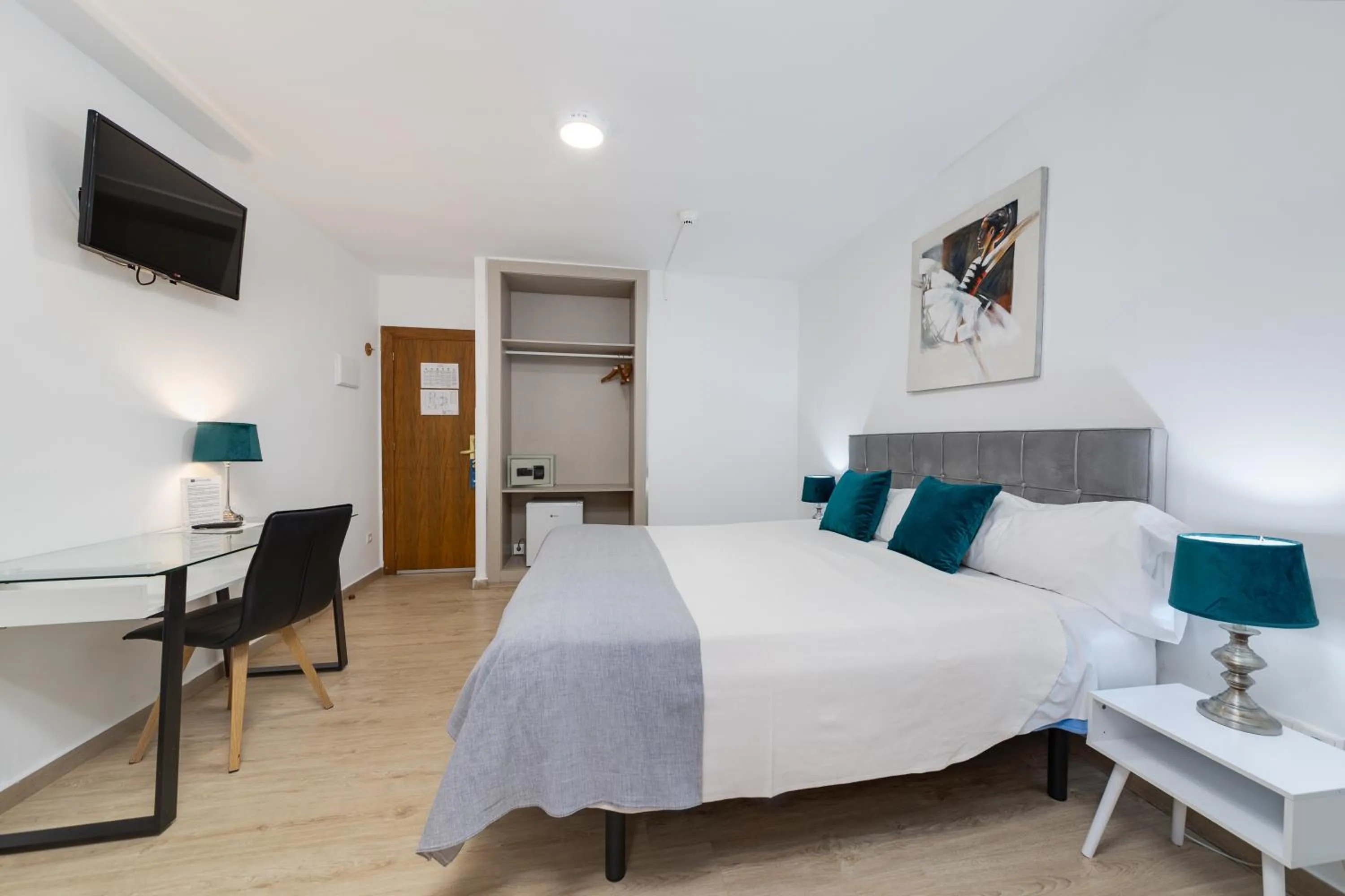 Bedroom, Bed in Hotel Madrid