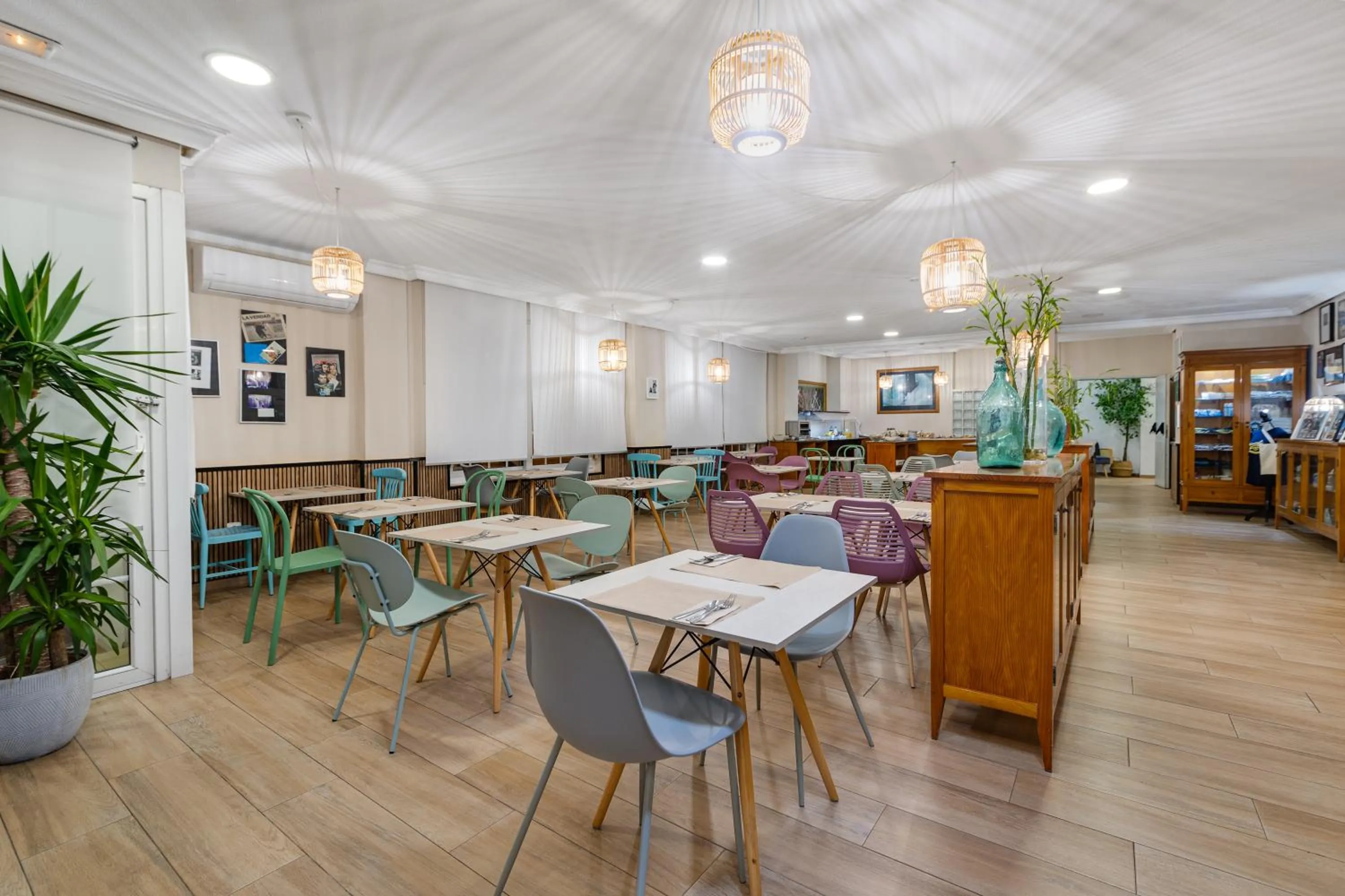 Restaurant/places to eat in Hotel Madrid