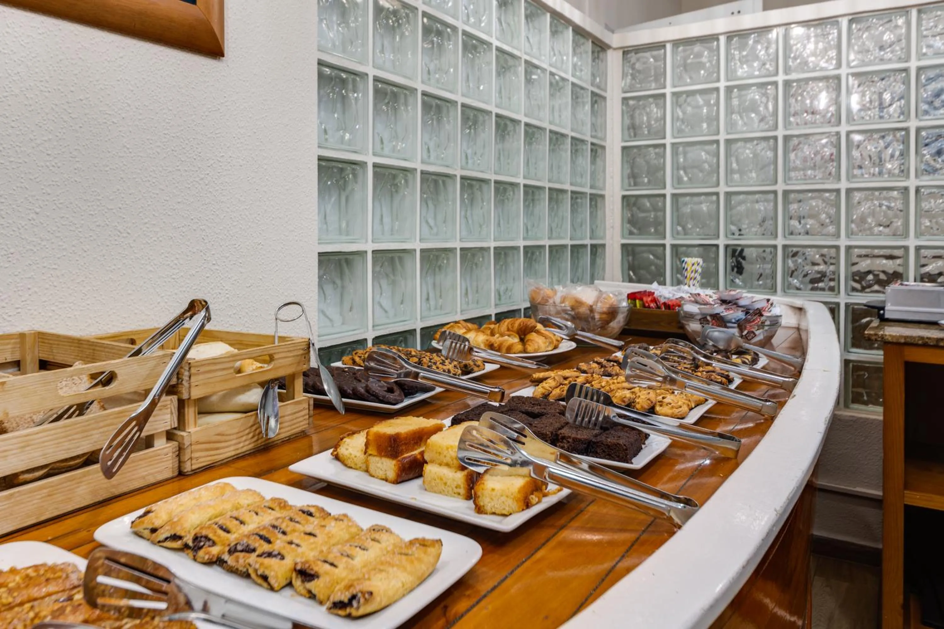 Buffet breakfast in Hotel Madrid