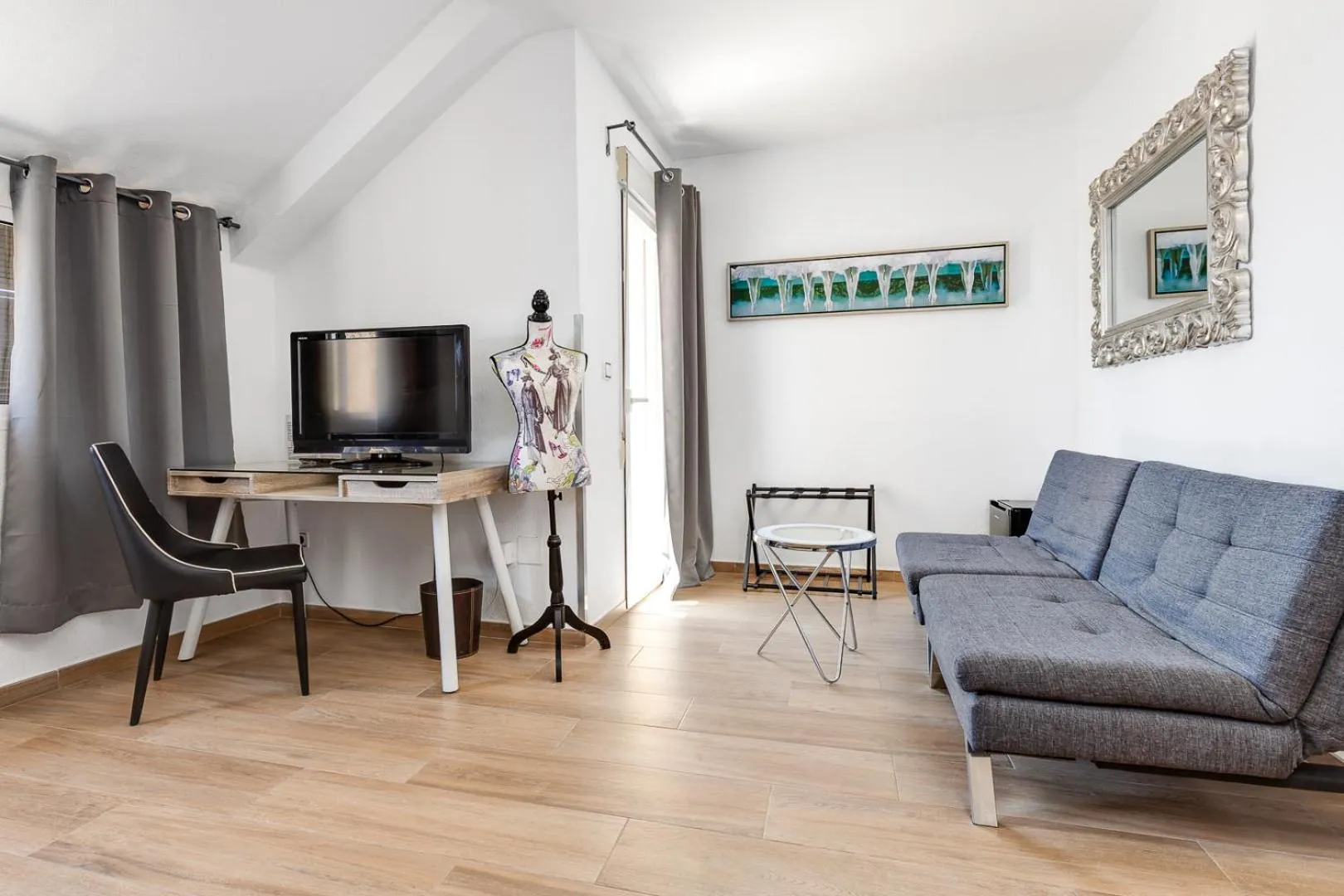 Seating area in Hotel Madrid