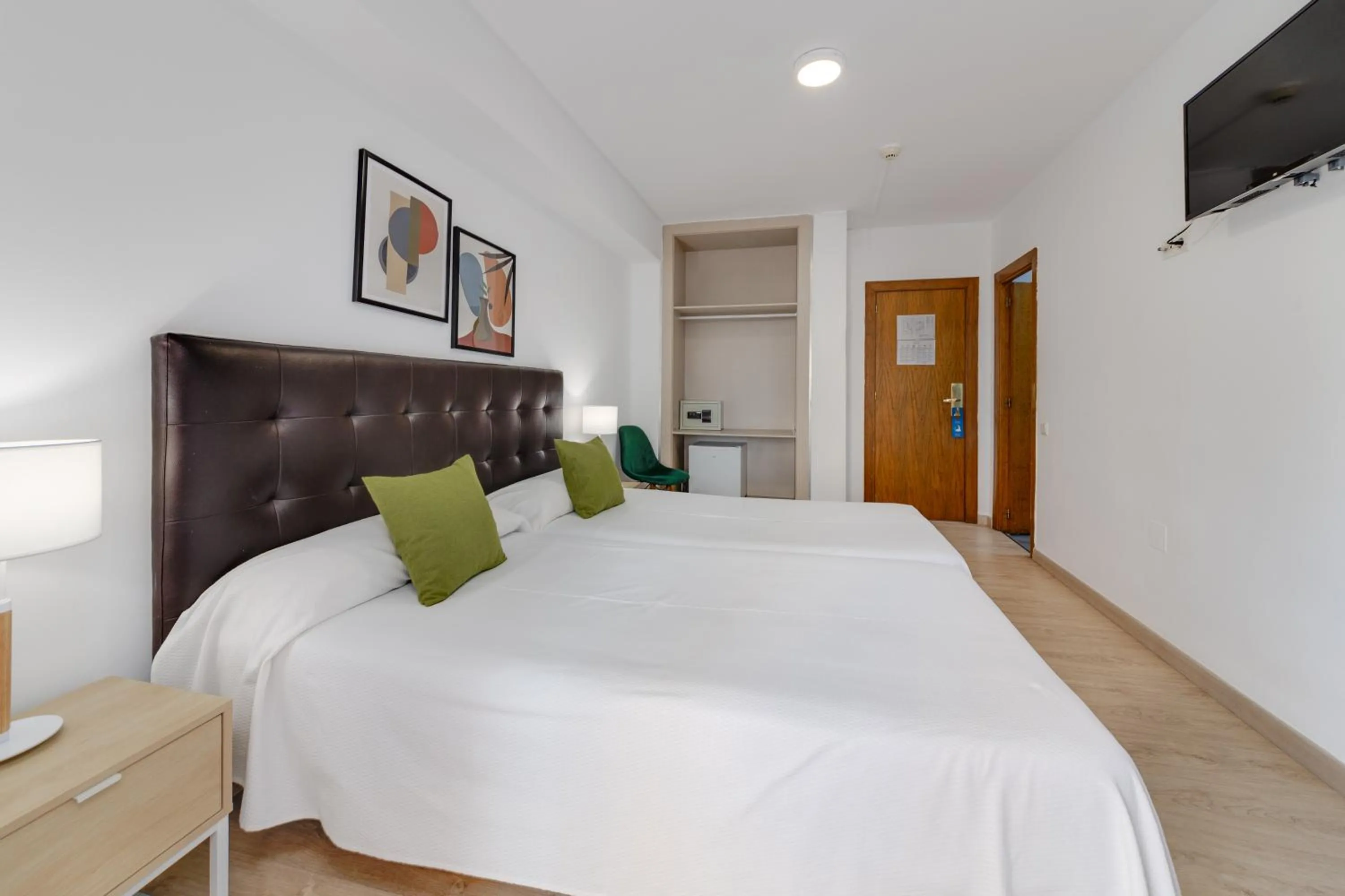 Bedroom, Bed in Hotel Madrid