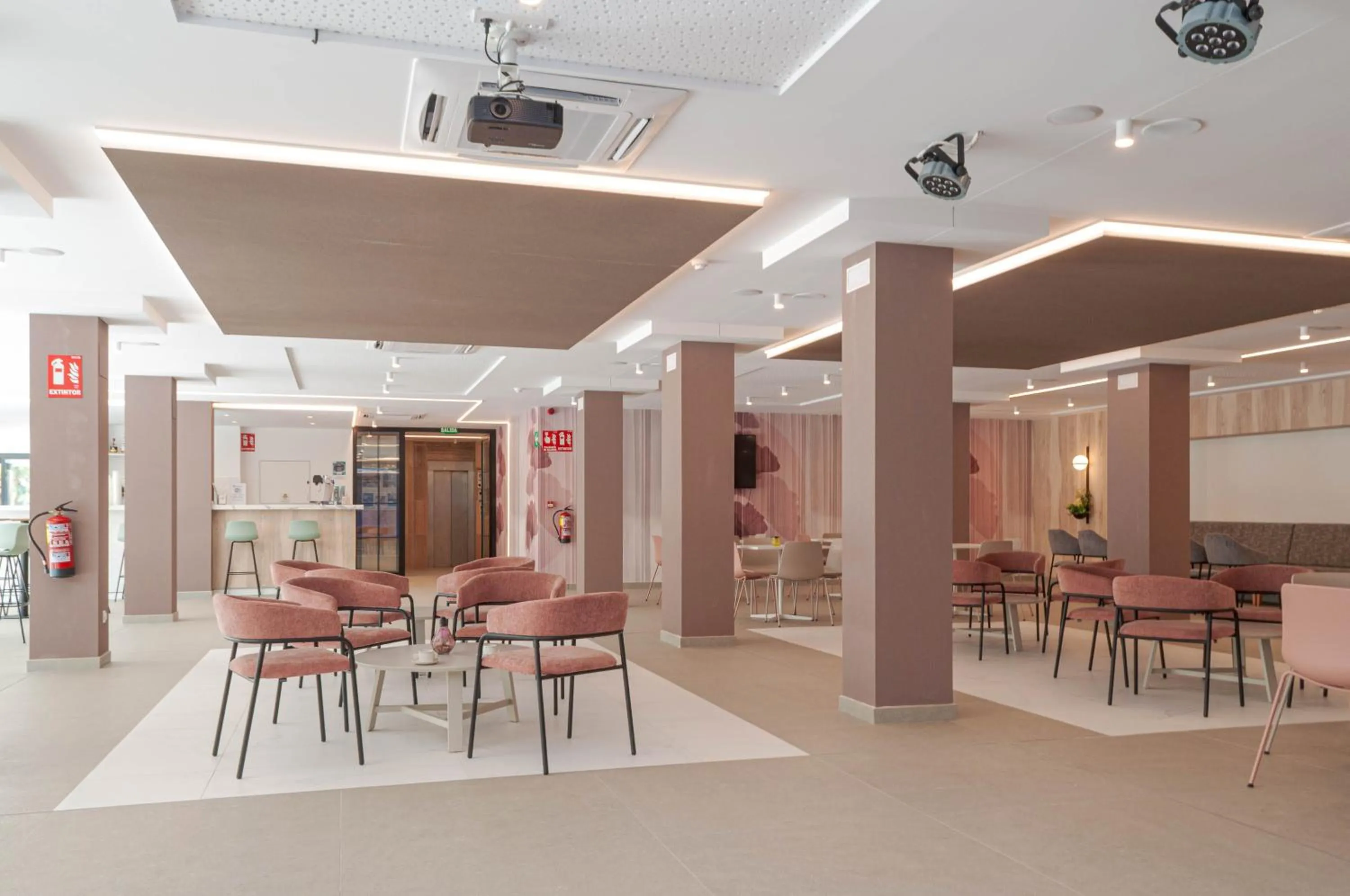 Lounge or bar in Prince Park