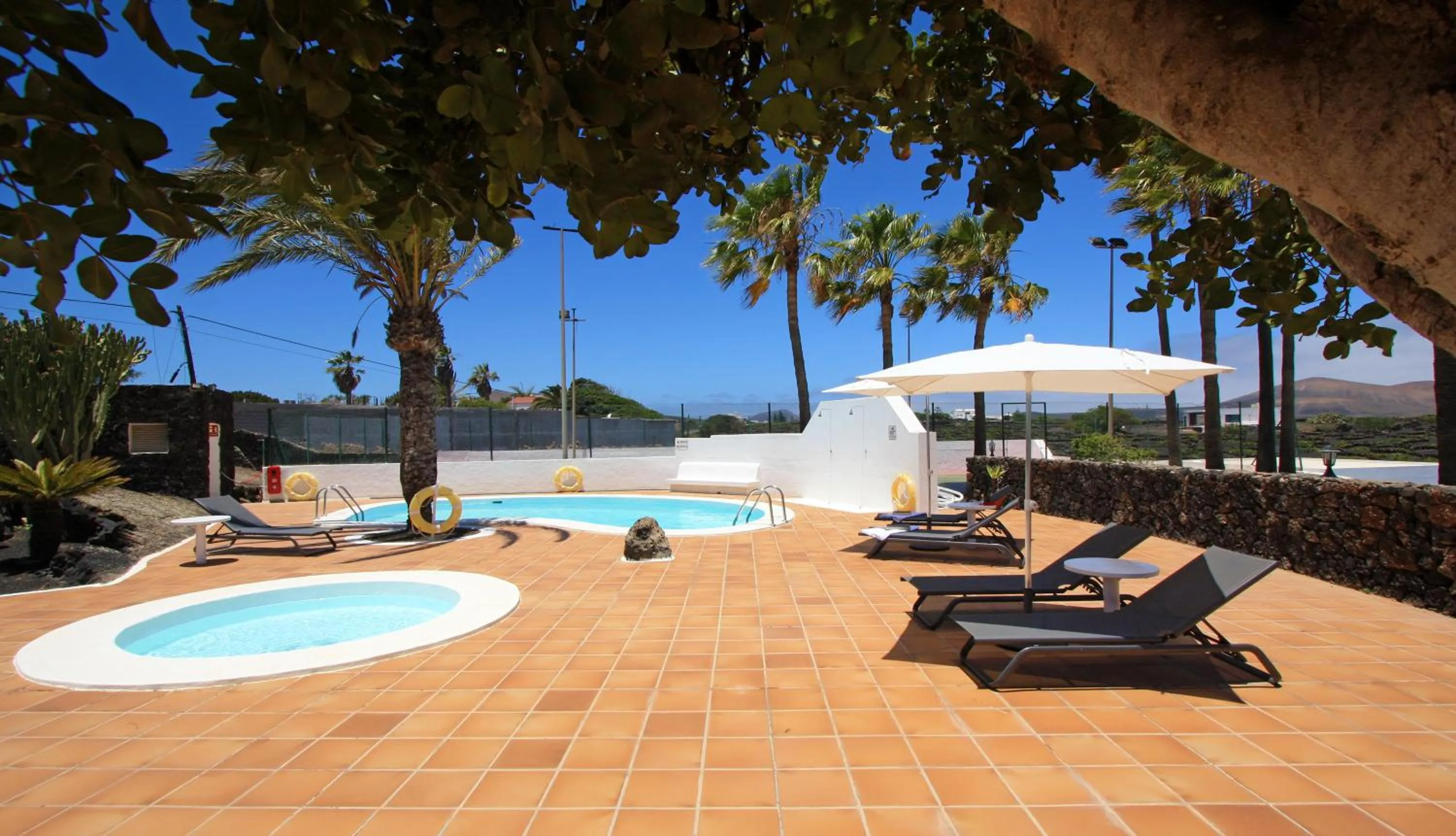 Swimming pool in Hotel Rural Finca de La Florida