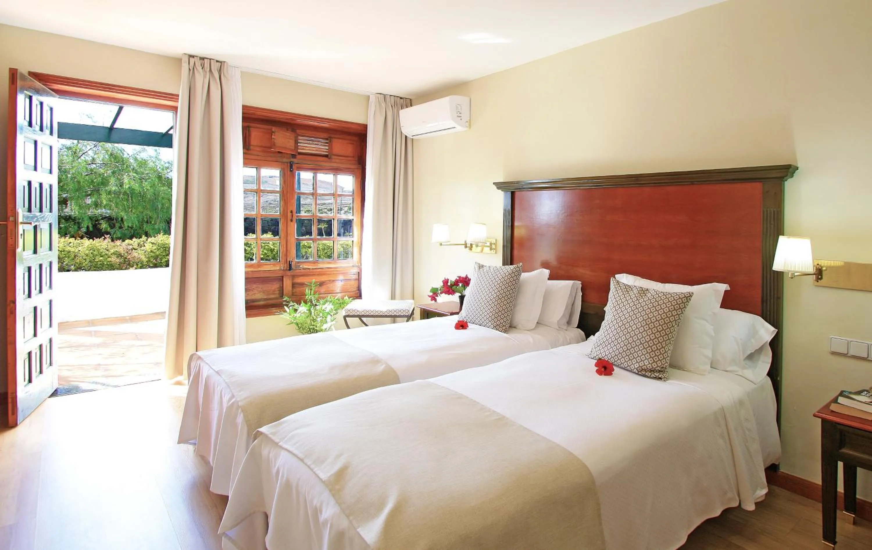 Bed in Hotel Rural Finca de La Florida