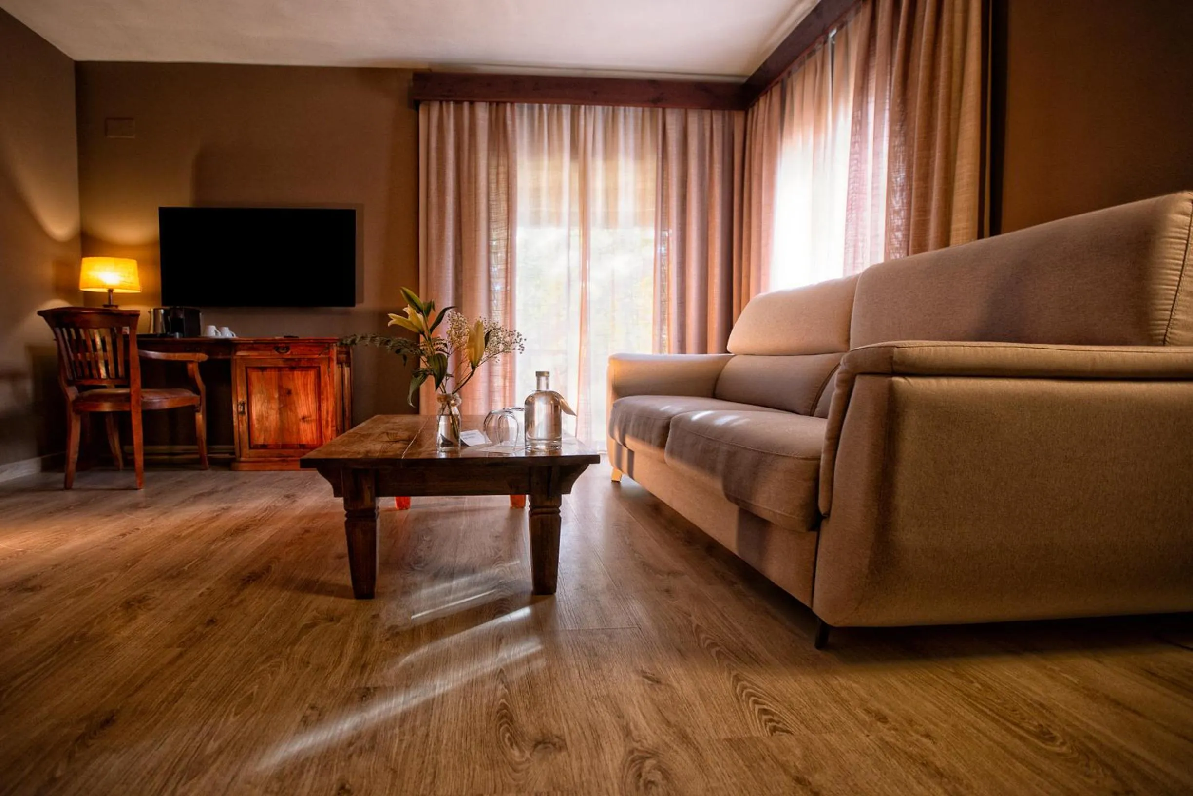 Communal lounge/ TV room in SWISS MORAIRA HOTEL & SPA - Adults only