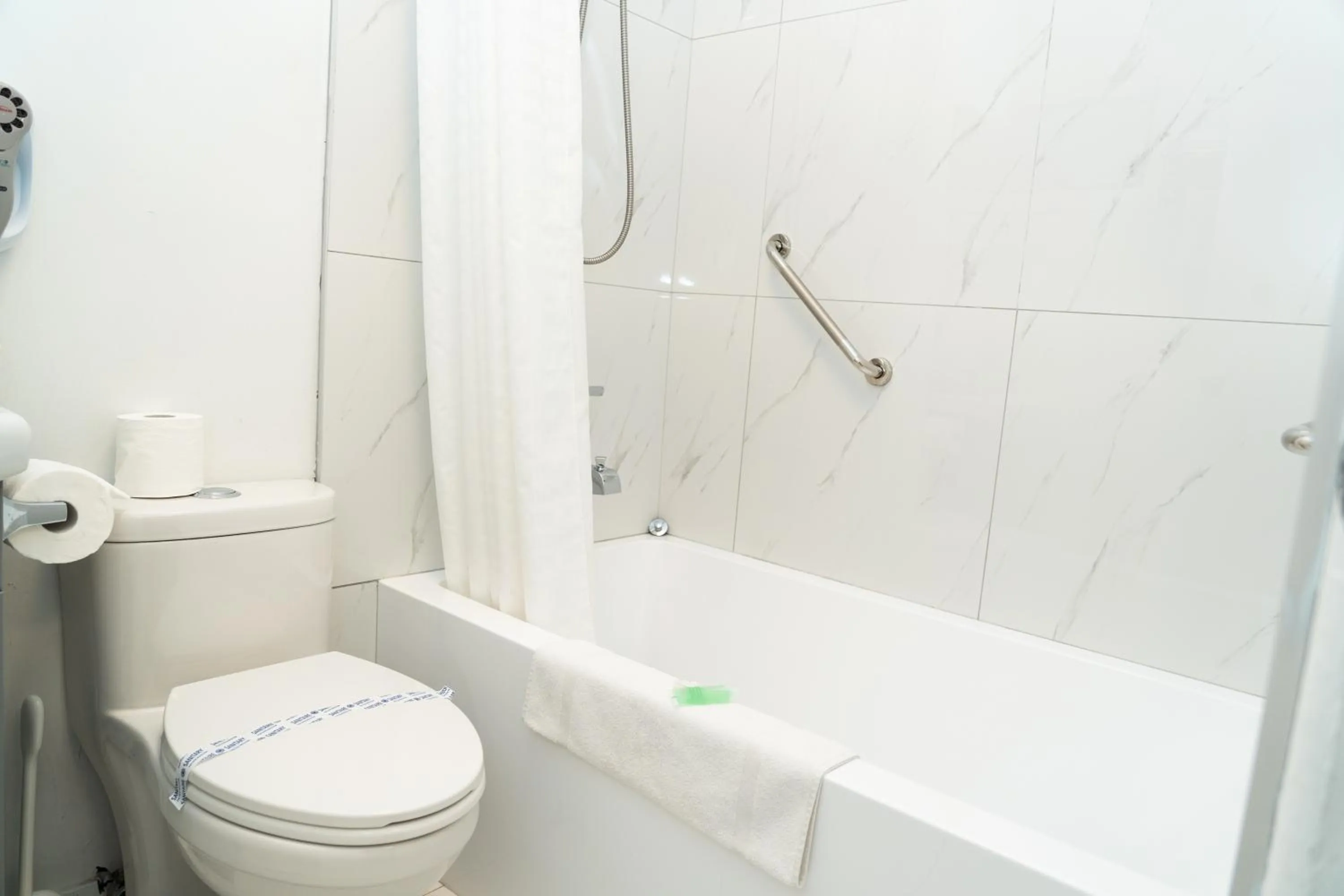 Shower in Mountain View Hope Motel