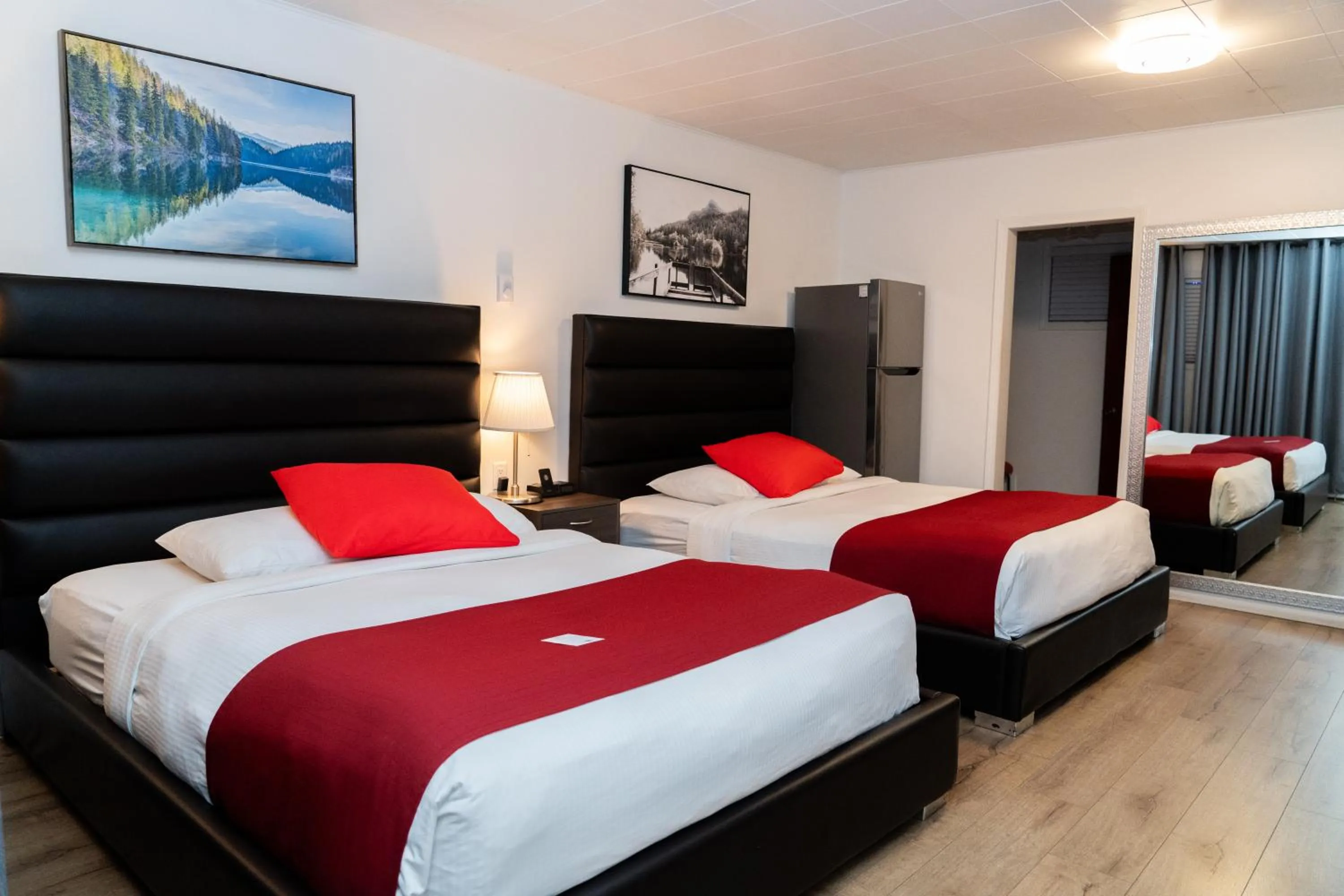 Bed in Mountain View Hope Motel