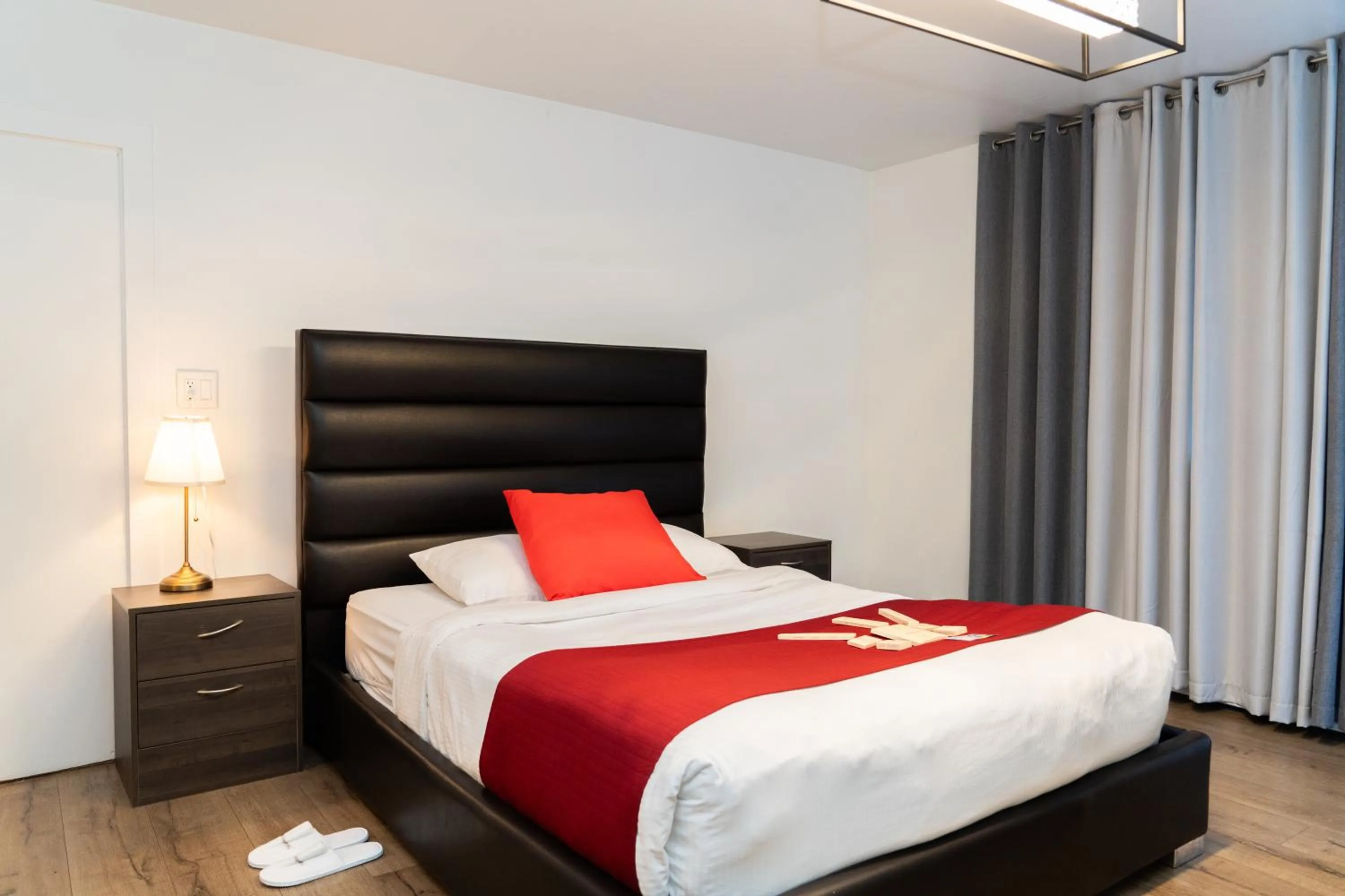 Bed in Mountain View Hope Motel