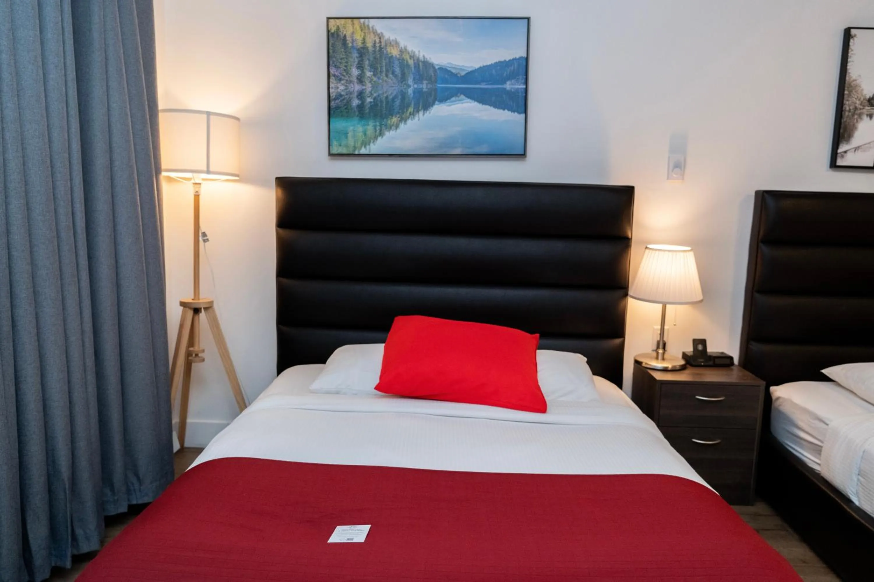 Bed in Mountain View Hope Motel