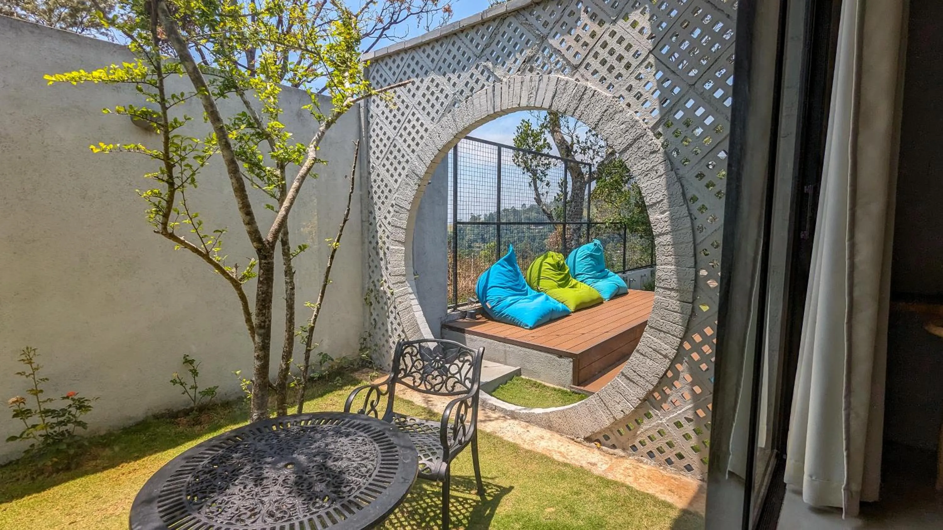 Patio in Misty Villa by DBI