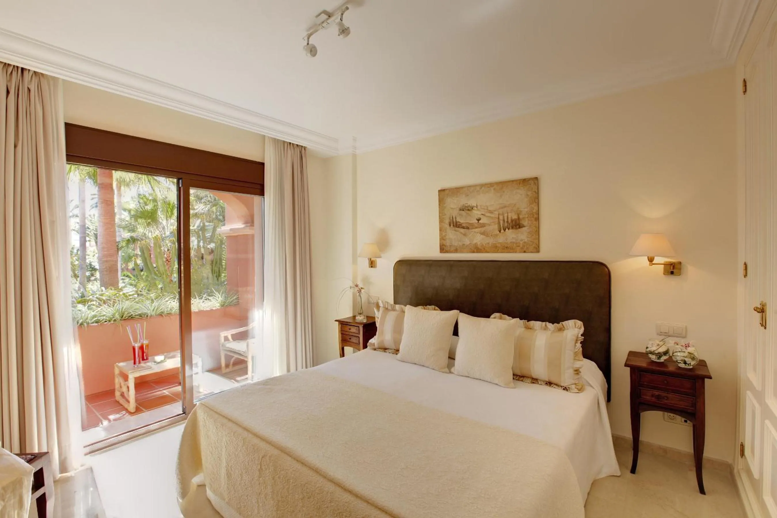 Bedroom, Bed in Vasari Resort