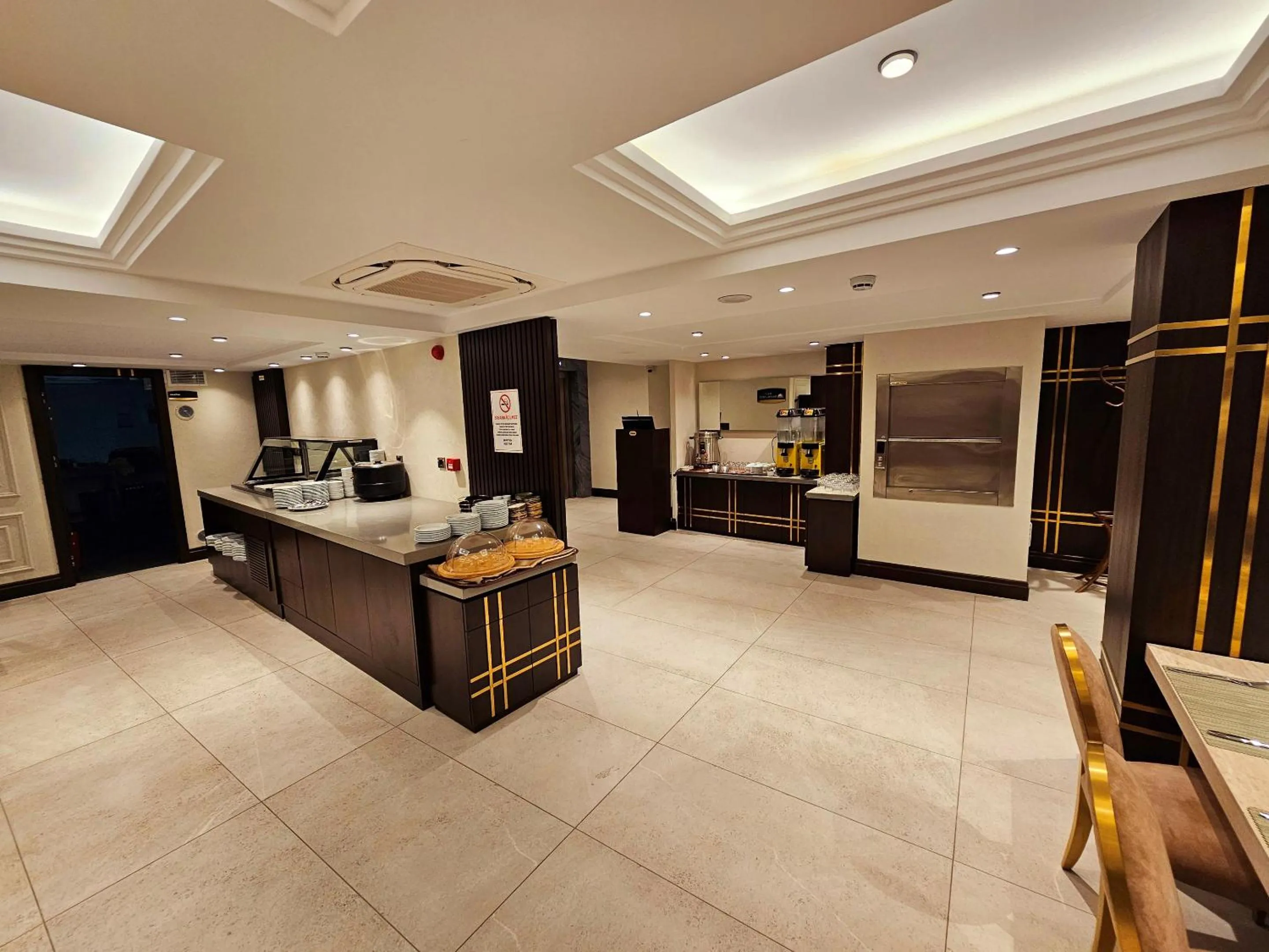 Restaurant/places to eat in Asur Imperıal Hotel