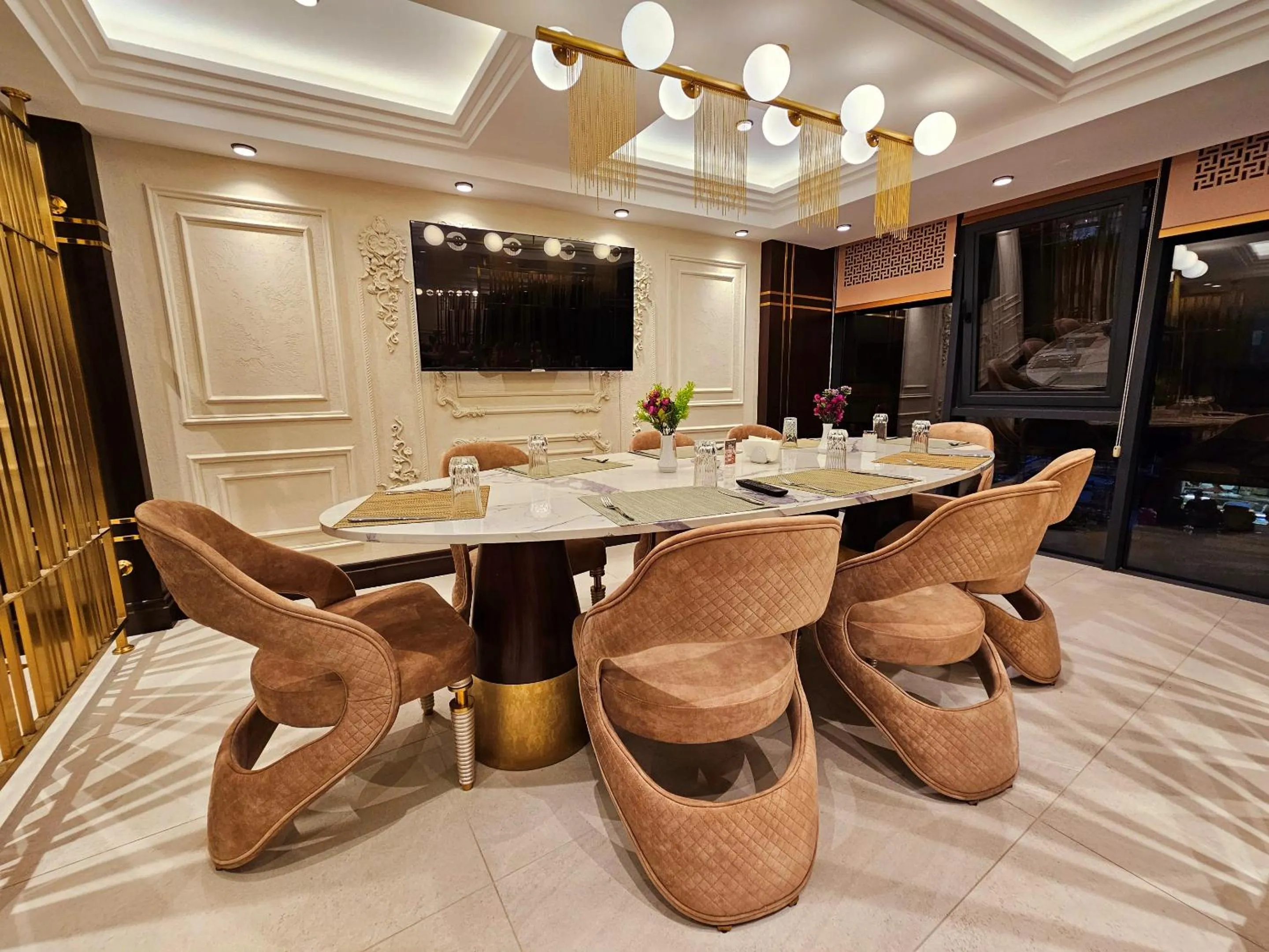 Restaurant/places to eat in Asur Imperıal Hotel