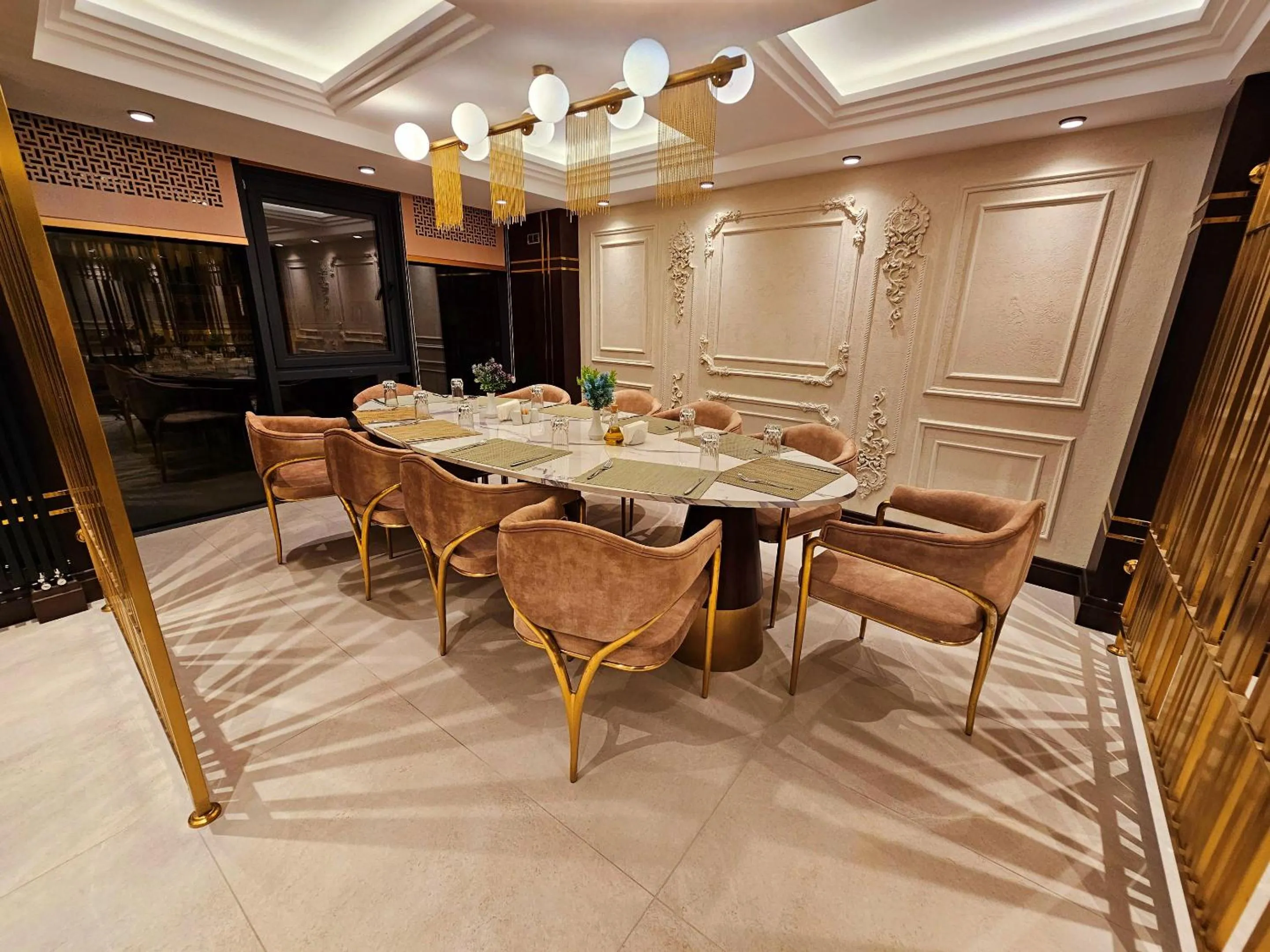 Restaurant/places to eat in Asur Imperıal Hotel