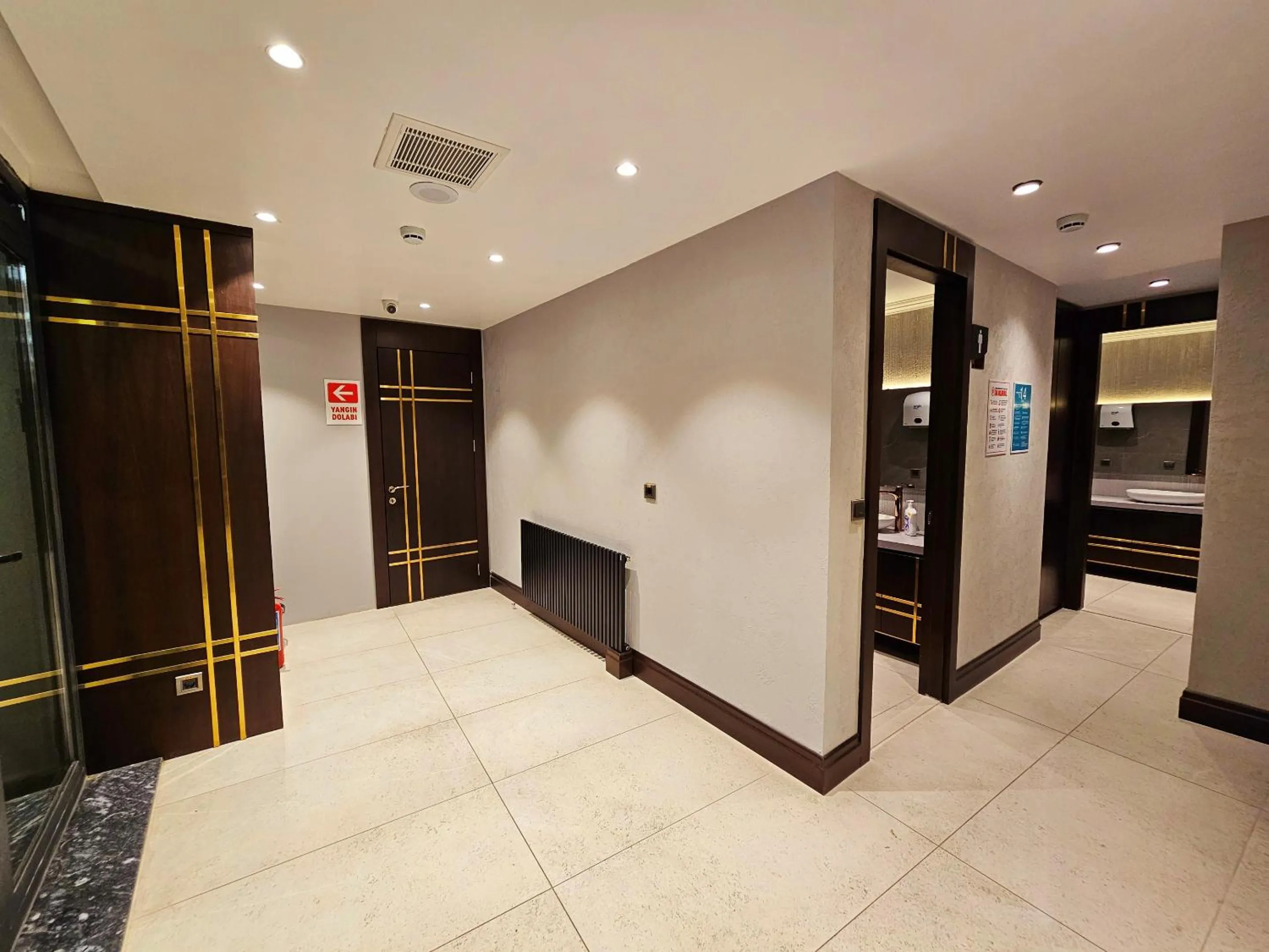 Communal lounge/ TV room in Asur Imperıal Hotel