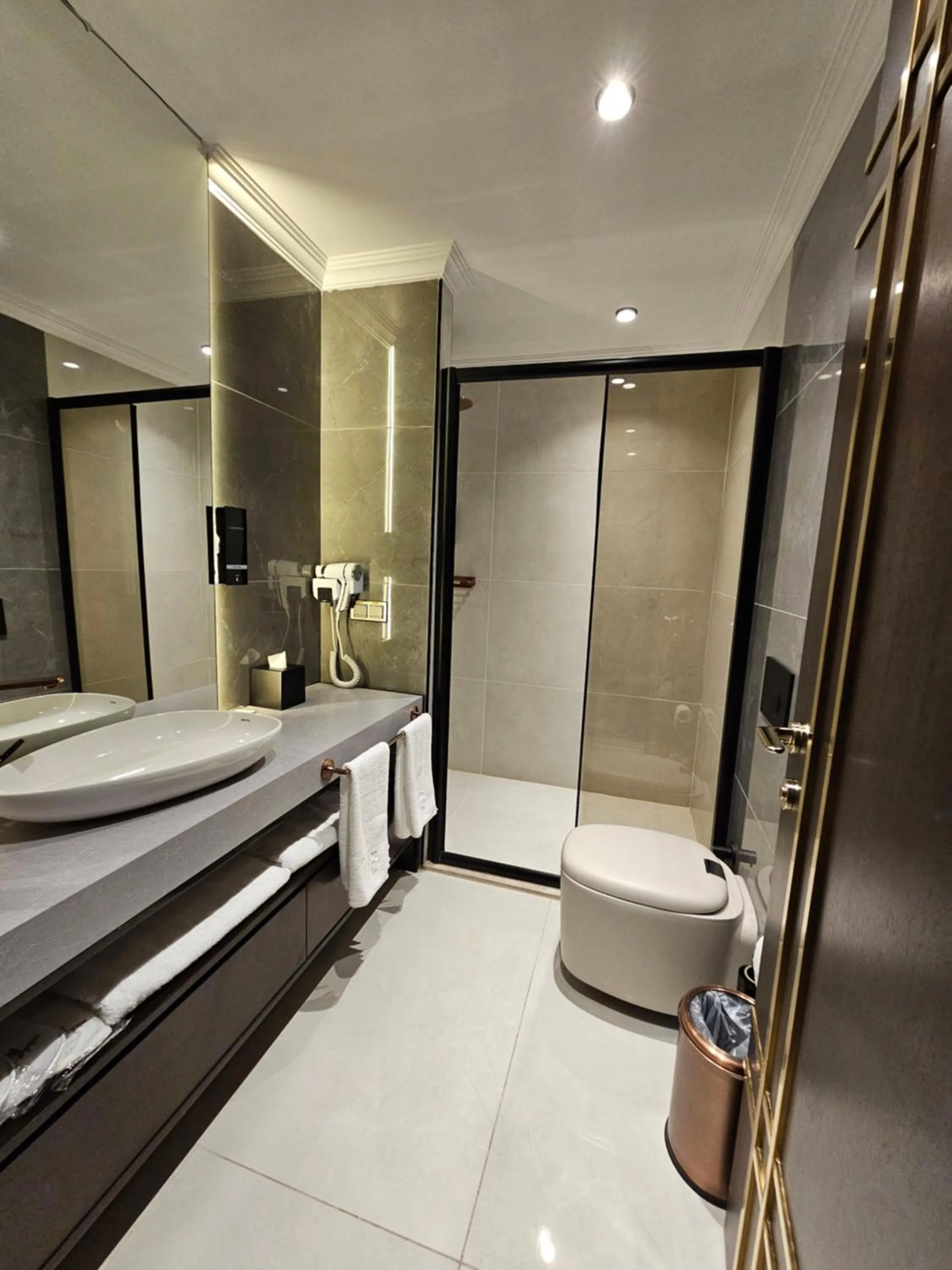 Bathroom in Asur Imperıal Hotel