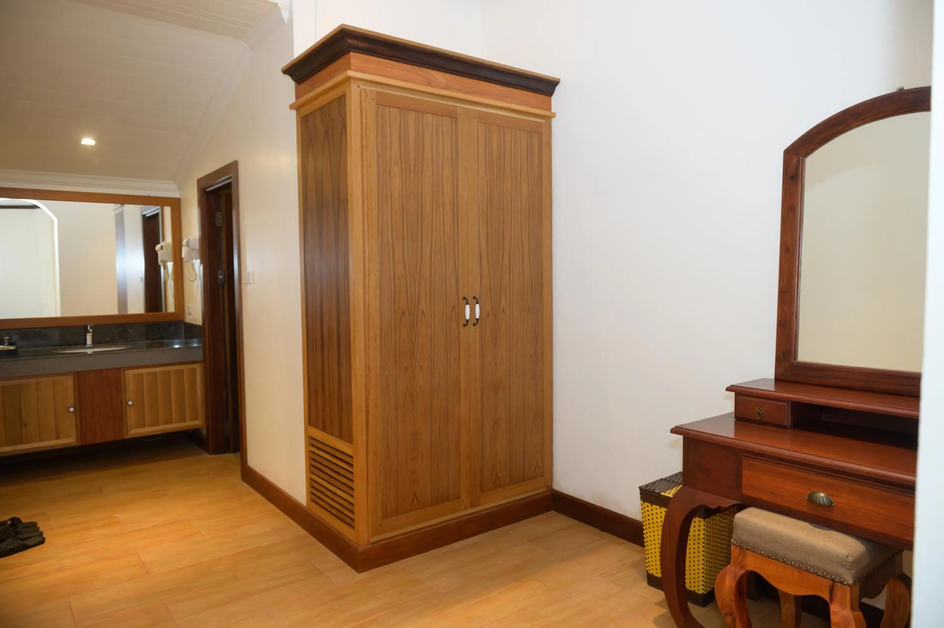 wardrobe in Lux Hotel