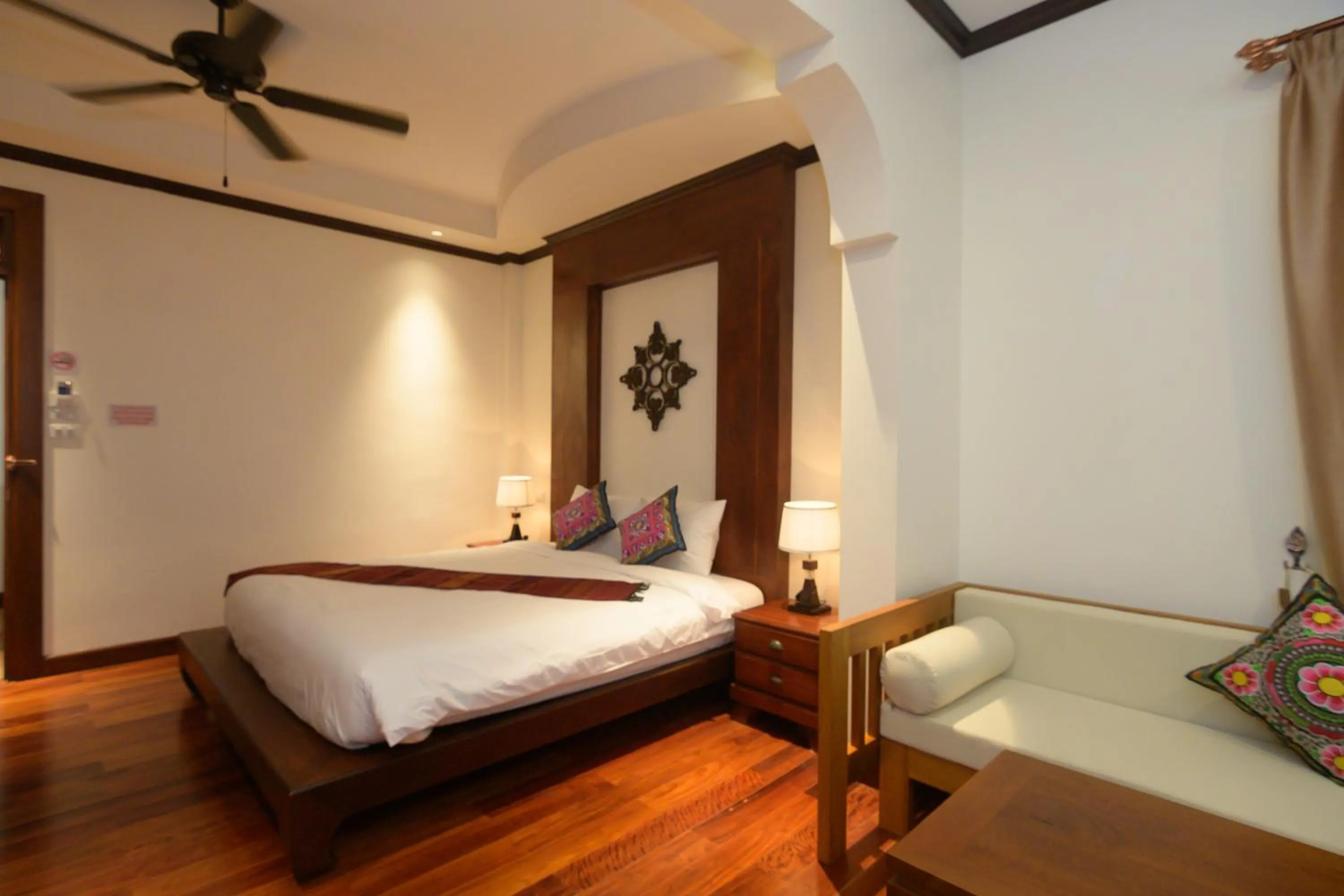 Property building, Bed in Lux Hotel