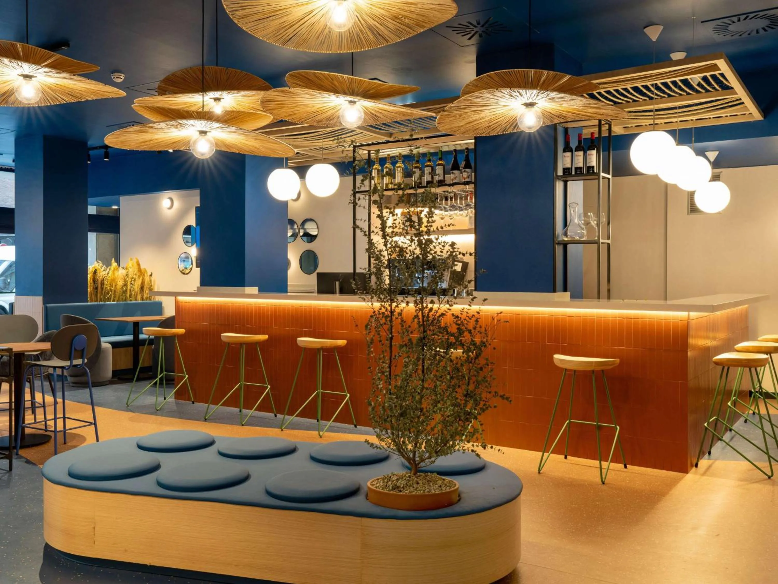 Lobby or reception in Ibis Styles Zaragoza Centro