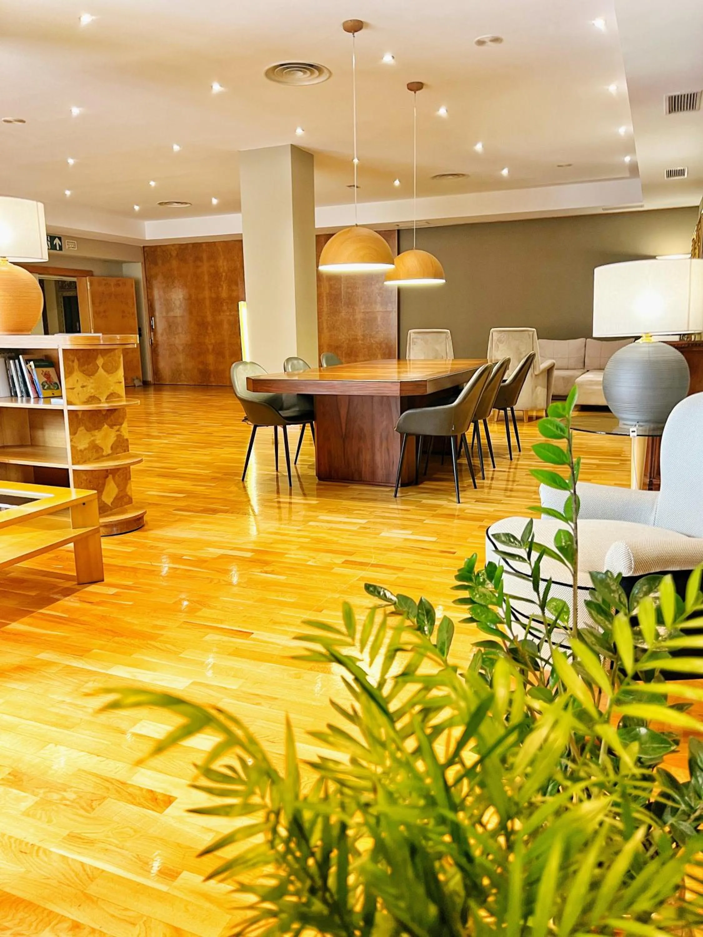 Living room in Mercure Carlton Rioja