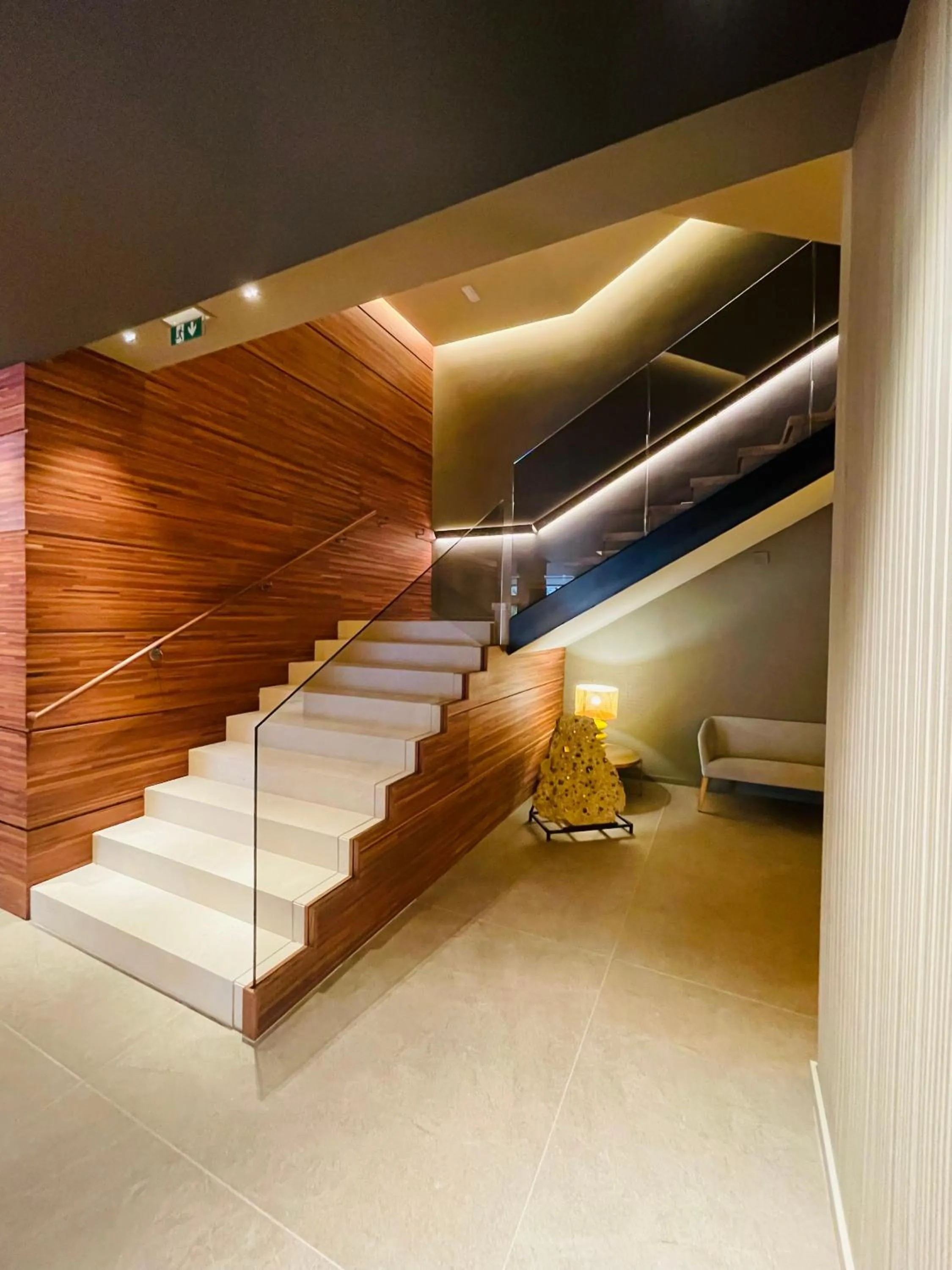 Lobby or reception in Mercure Carlton Rioja