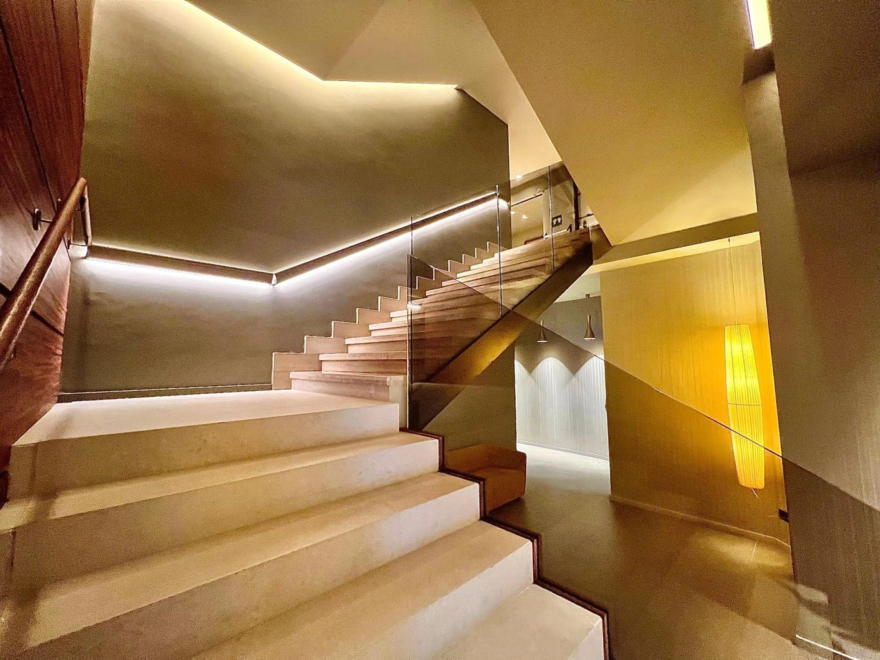 Property building in Mercure Carlton Rioja