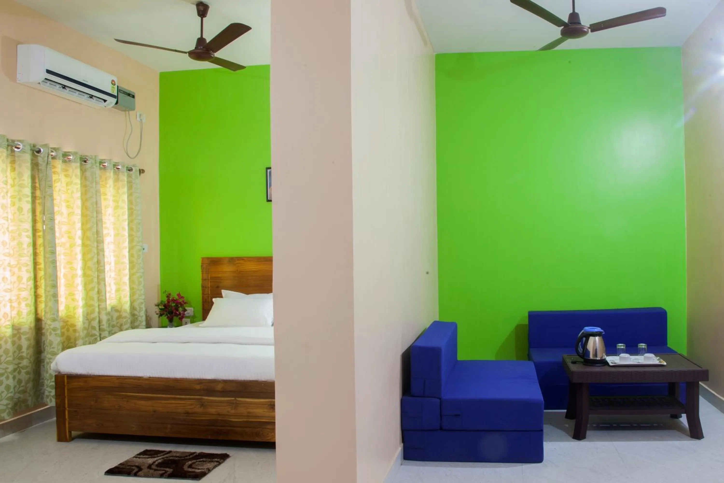 Bedroom, Bed in Rains Inn Eco Hotel