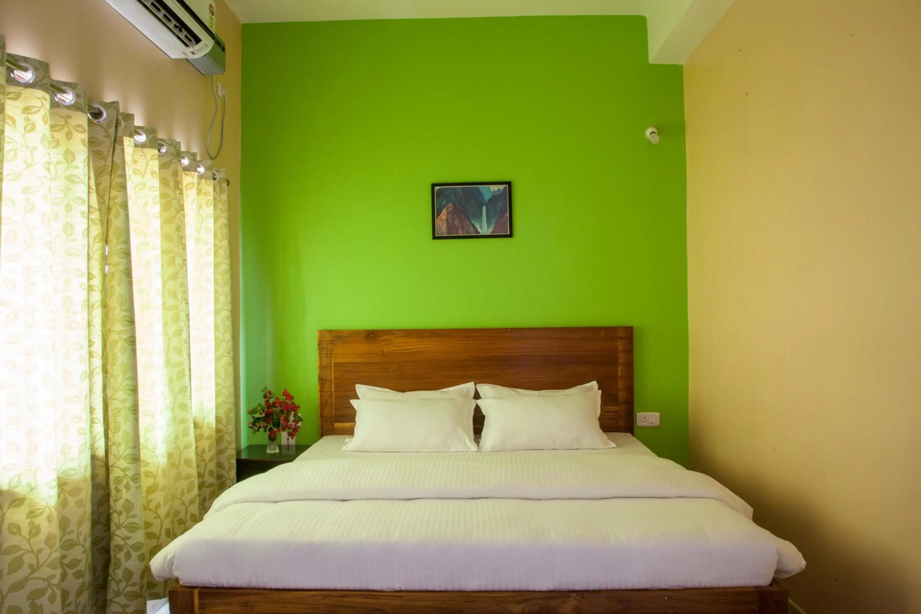 Bedroom, Bed in Rains Inn Eco Hotel