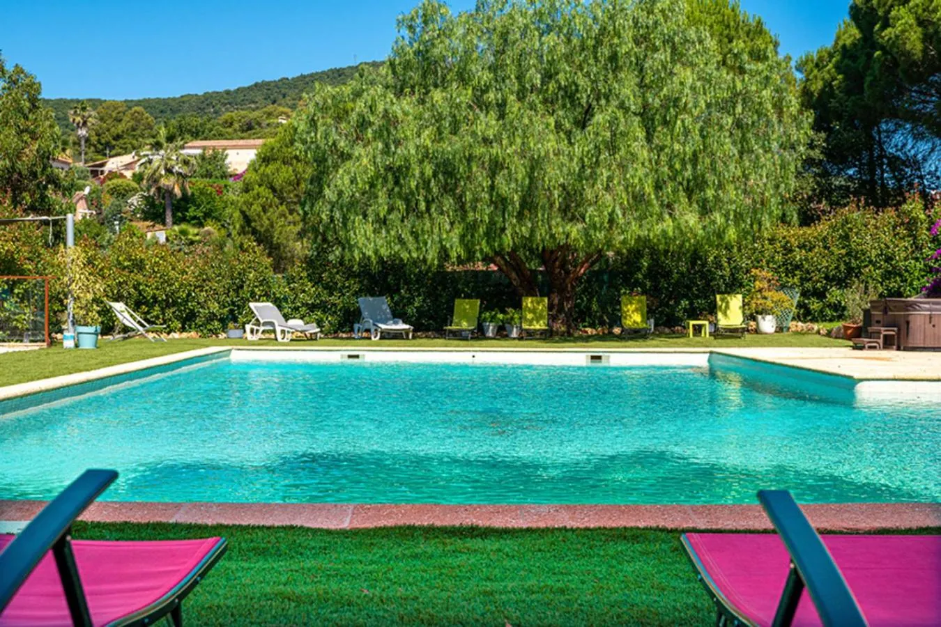 Garden in La villa Roméo, piscine et spa