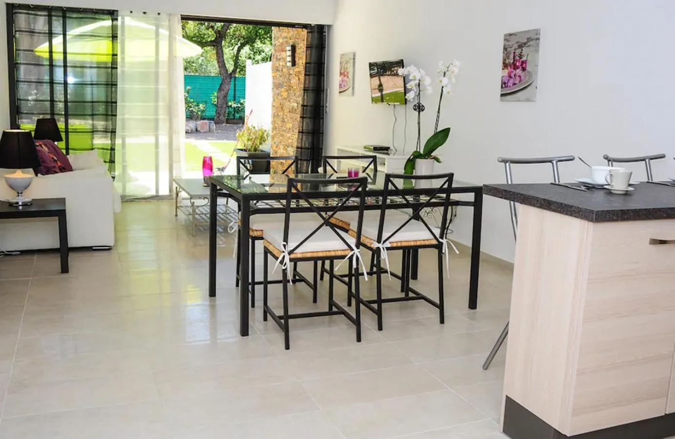 Living room in La villa Roméo, piscine et spa