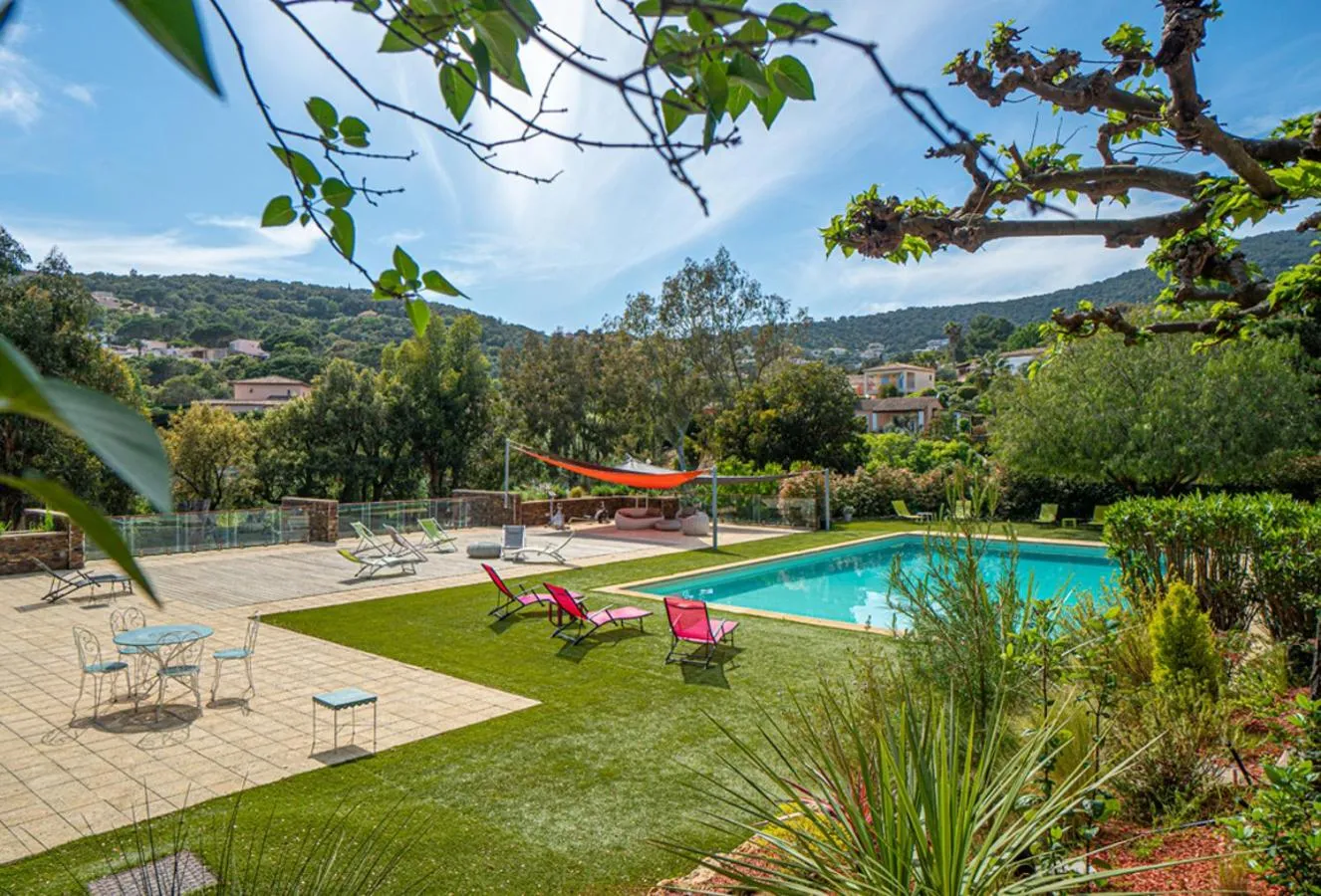 Natural landscape in La villa Roméo, piscine et spa