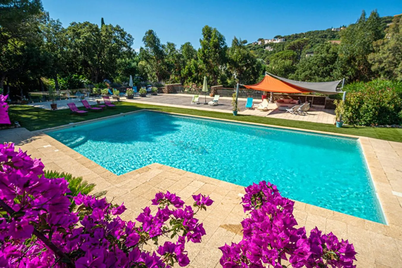 Natural landscape in La villa Roméo, piscine et spa