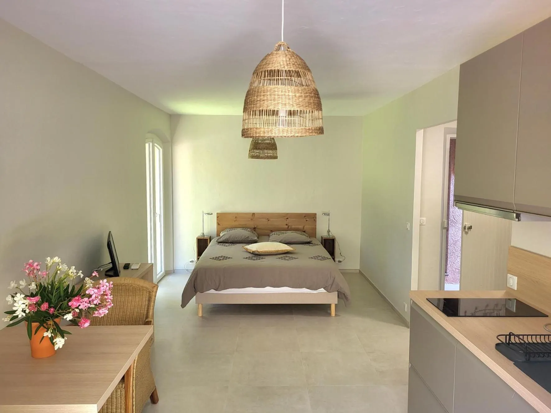 Bed in La villa Roméo, piscine et spa