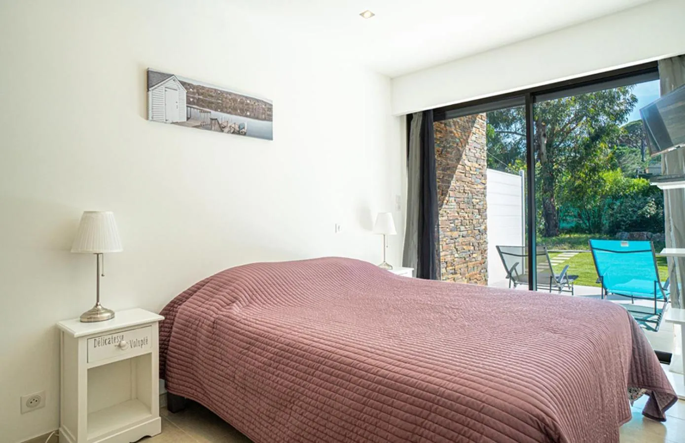 Bed in La villa Roméo, piscine et spa