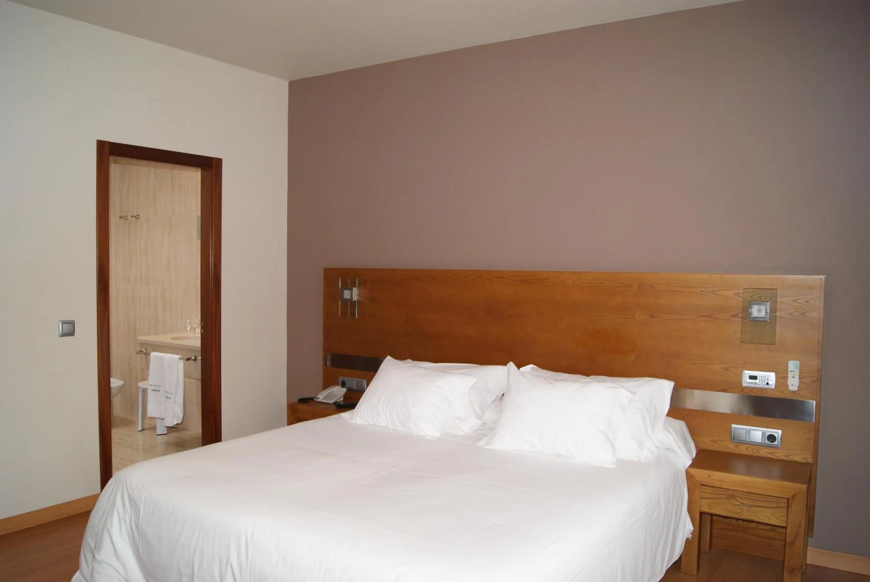 Photo of the whole room, Bed in Hotel Puente de La Toja