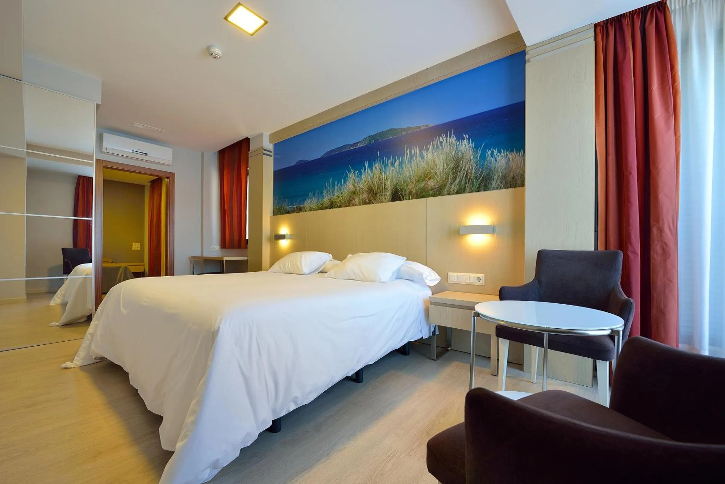 Photo of the whole room, Bed in Hotel Puente de La Toja