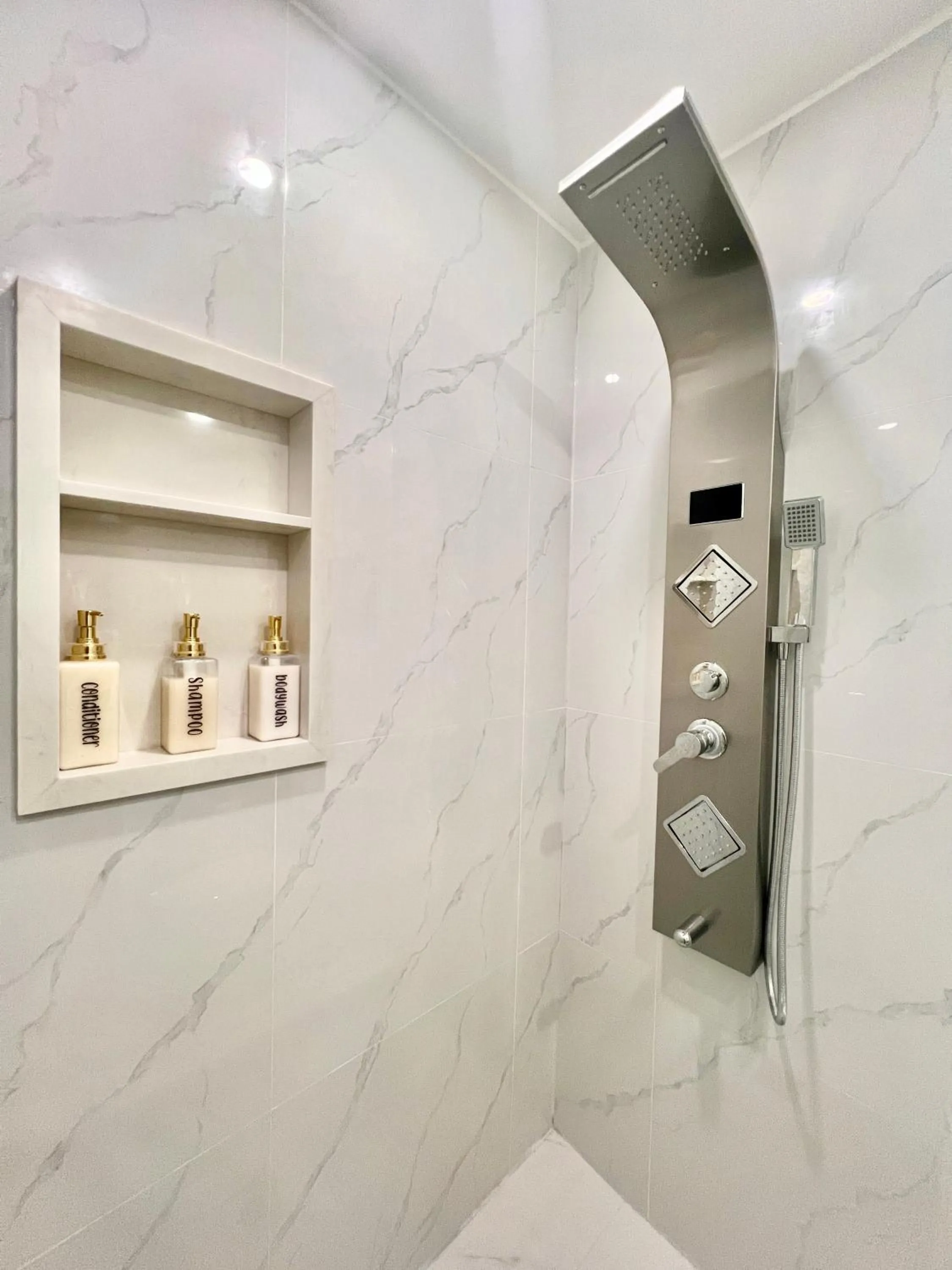 Shower in Renovated Rooms 10-min to Finch Subway Near Yonge St