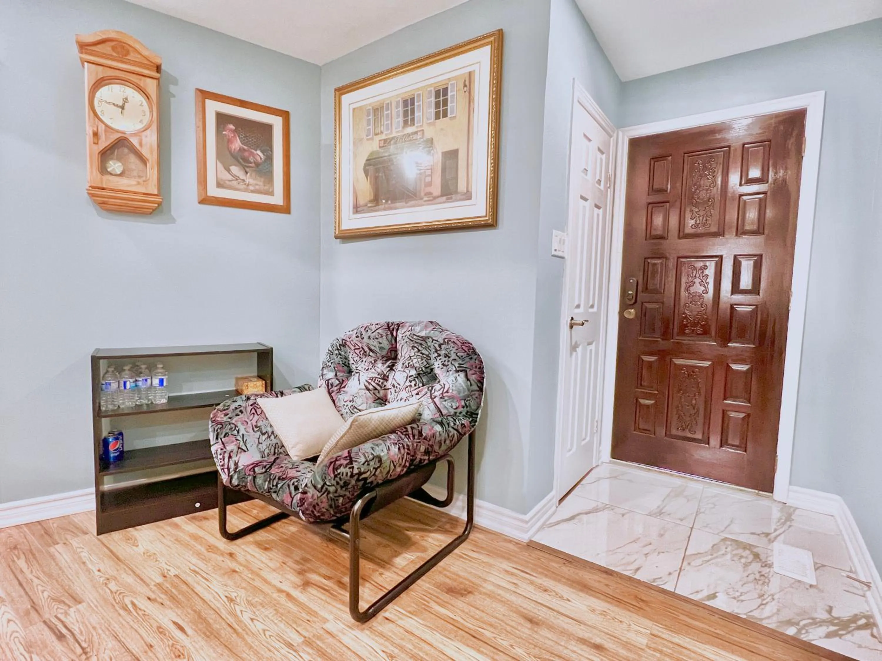 Living room in Renovated Rooms 10-min to Finch Subway Near Yonge St