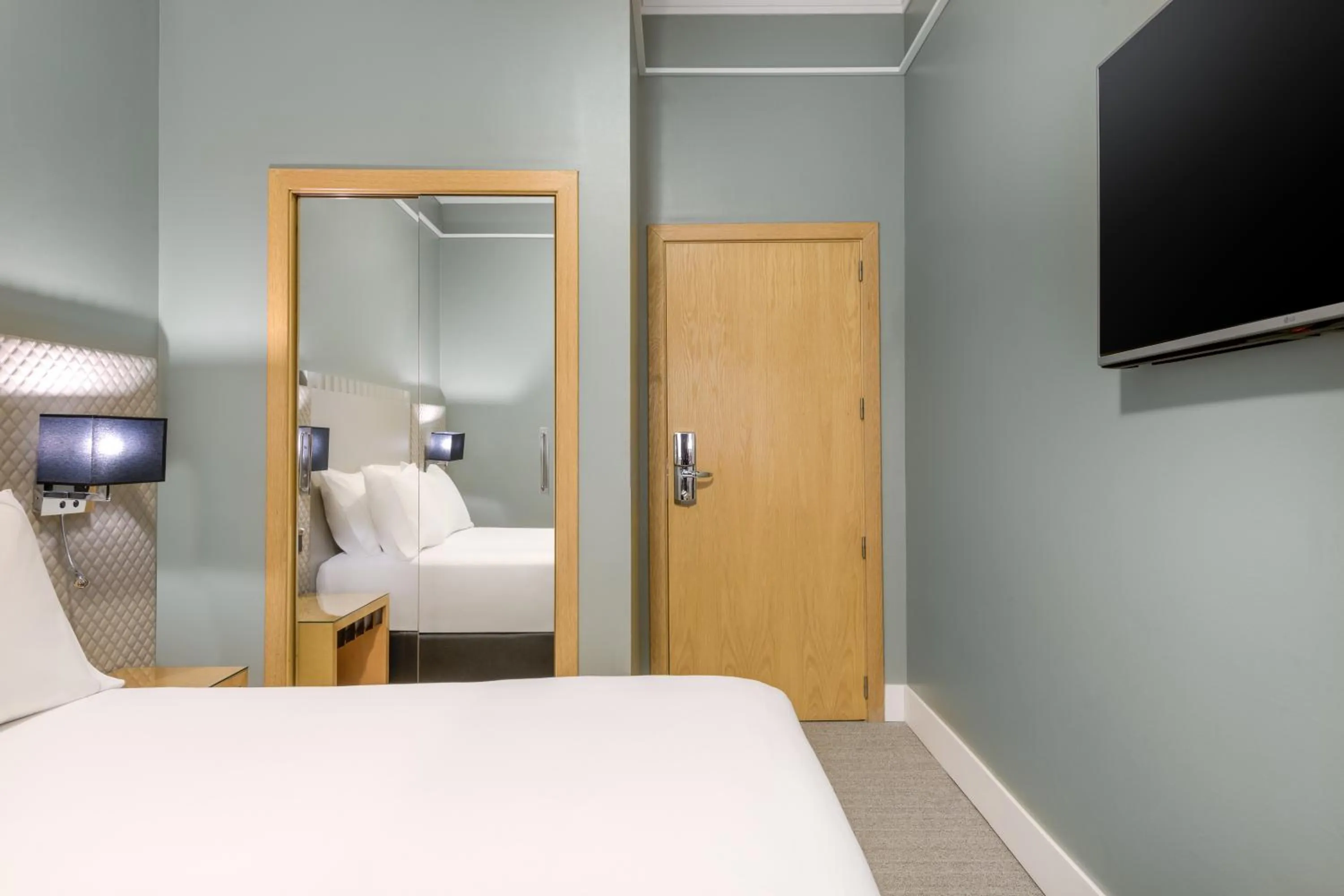 Bedroom, Bed in Hotel Larios Málaga