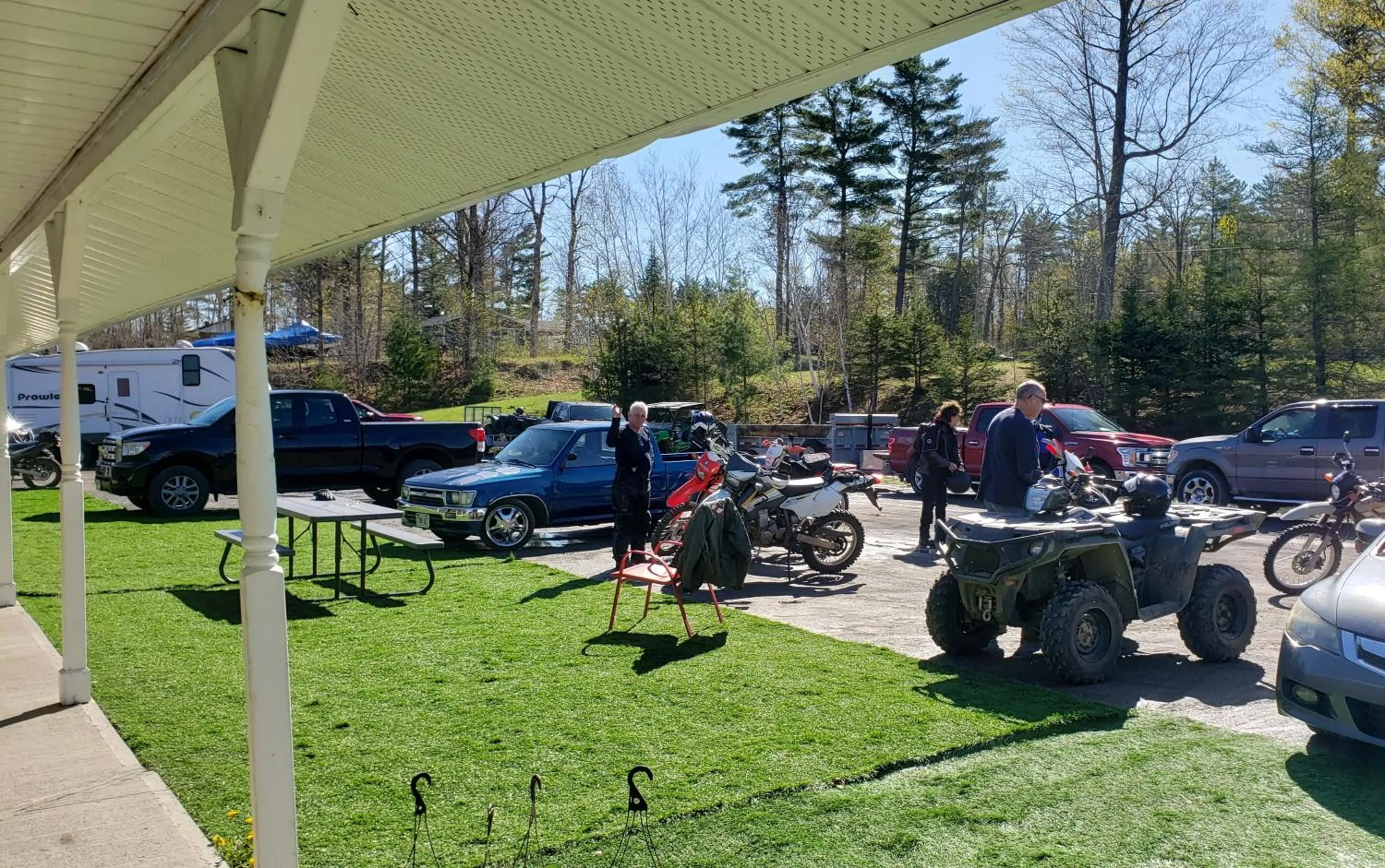 Parking in Calabogie Motor Inn